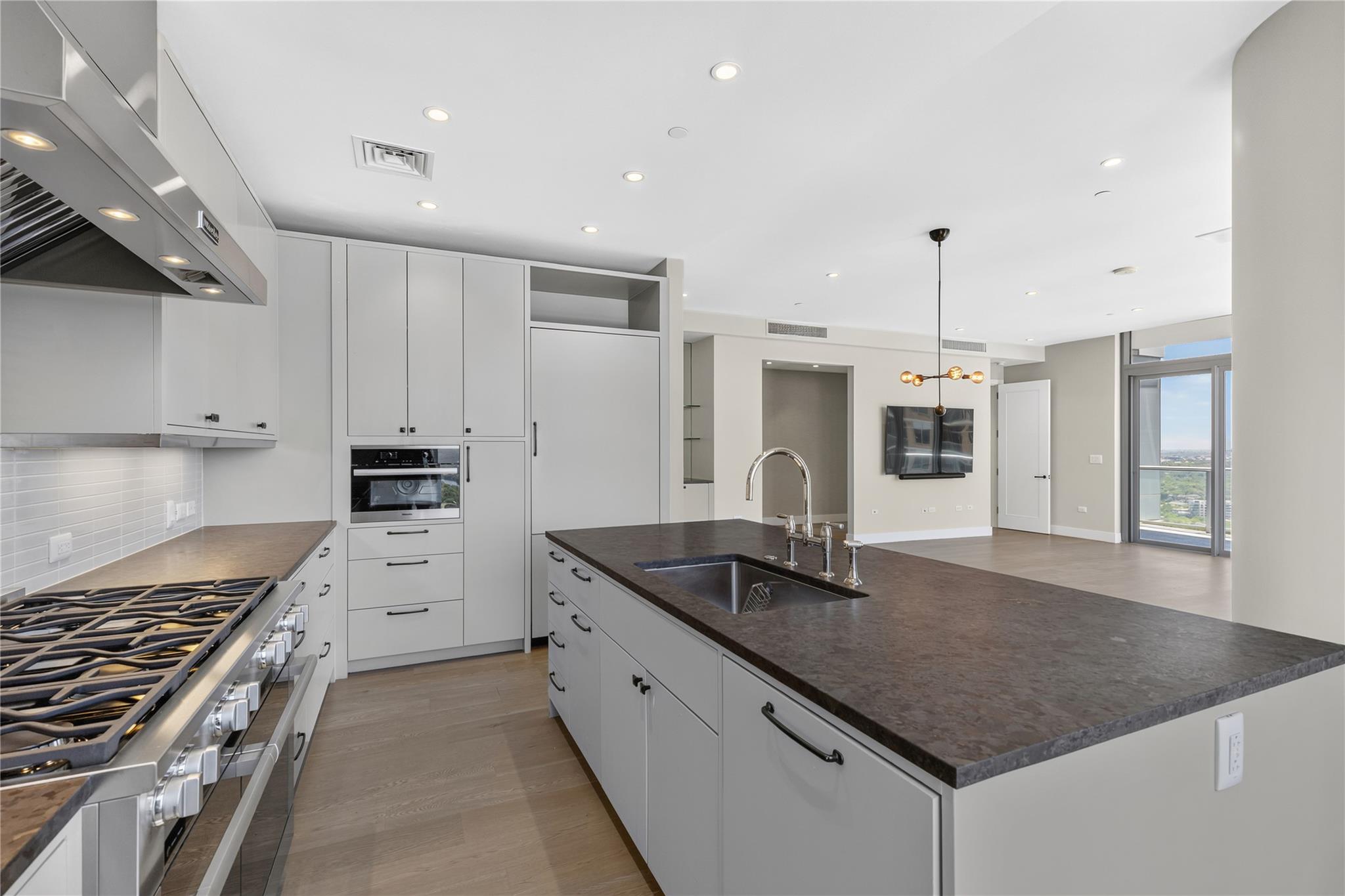 200 Congress Ave Unit: 28SW