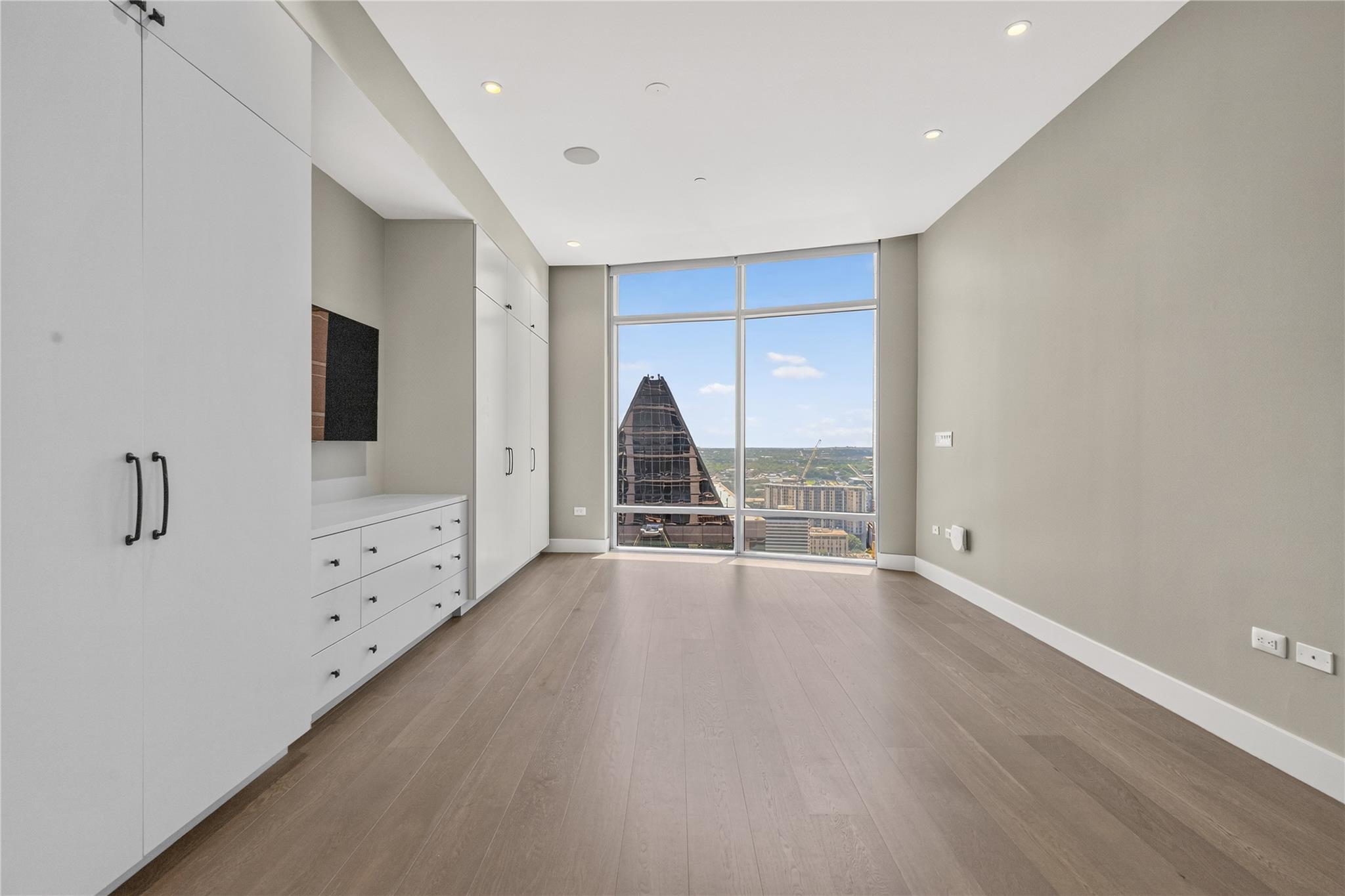 200 Congress Ave Unit: 28SW