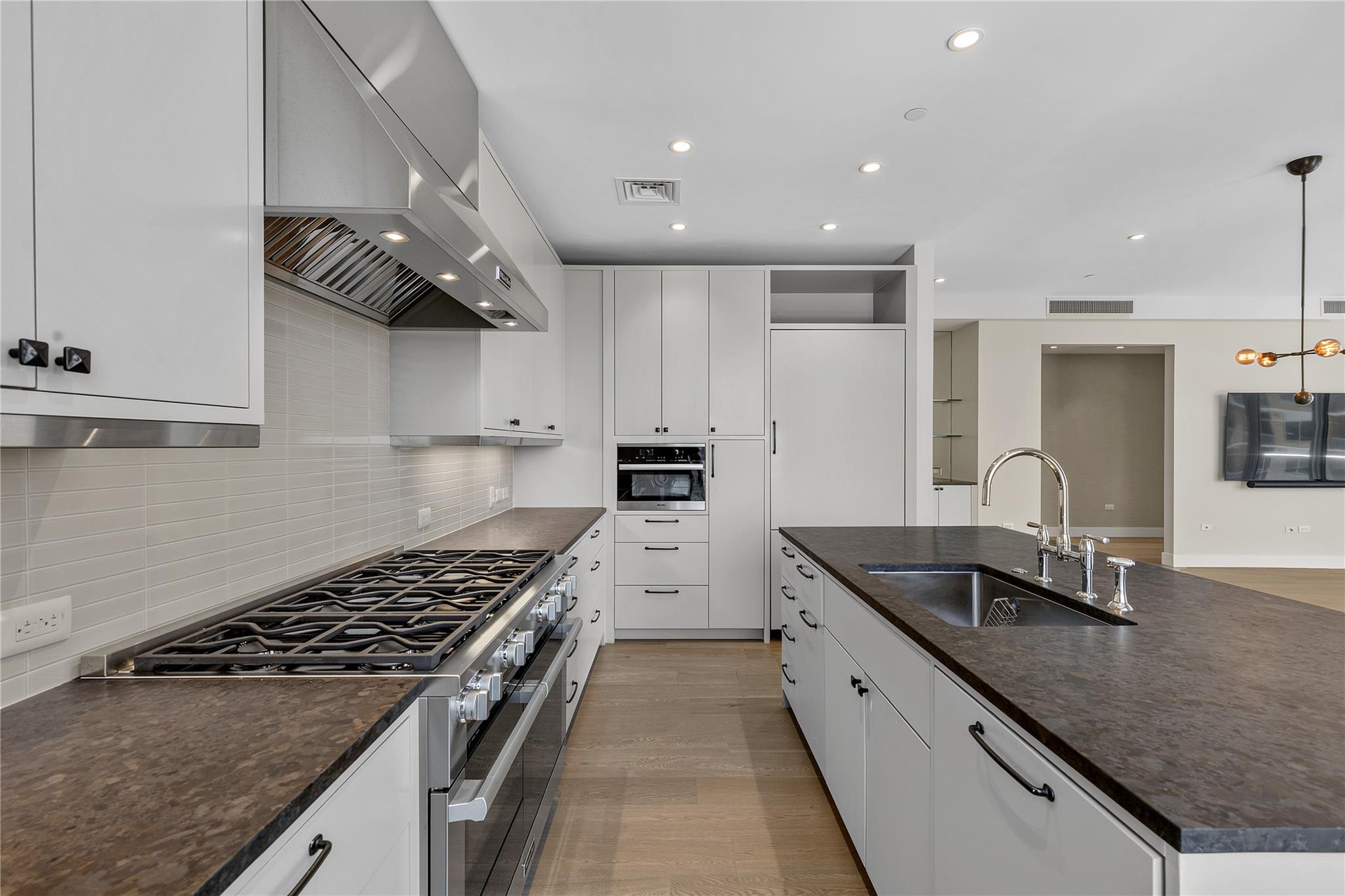 200 Congress Ave Unit: 28SW