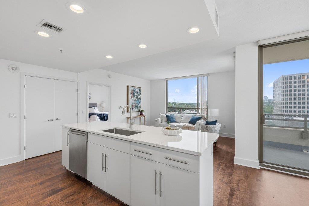 300 Bowie ST # 1101