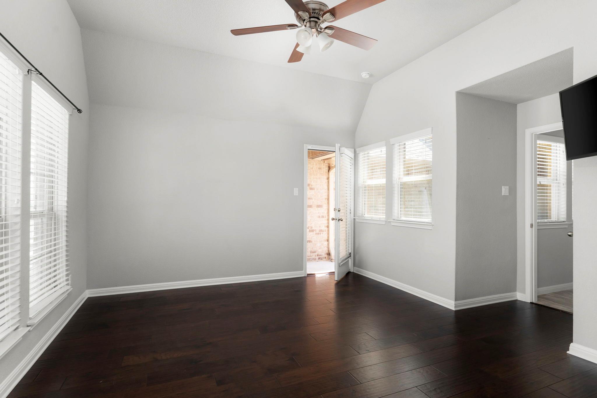 105 W Highfield ST