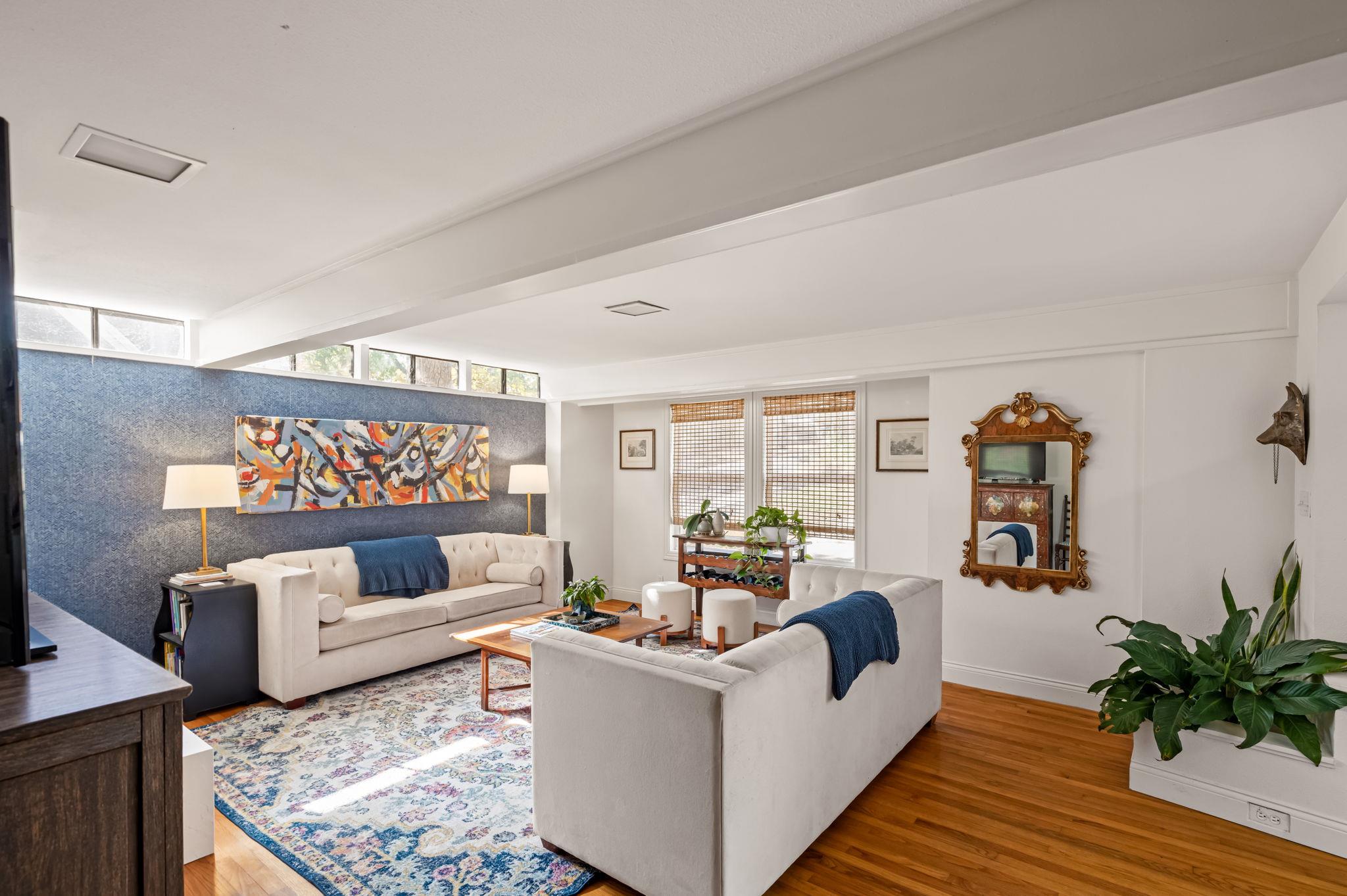 2500 W 12th ST