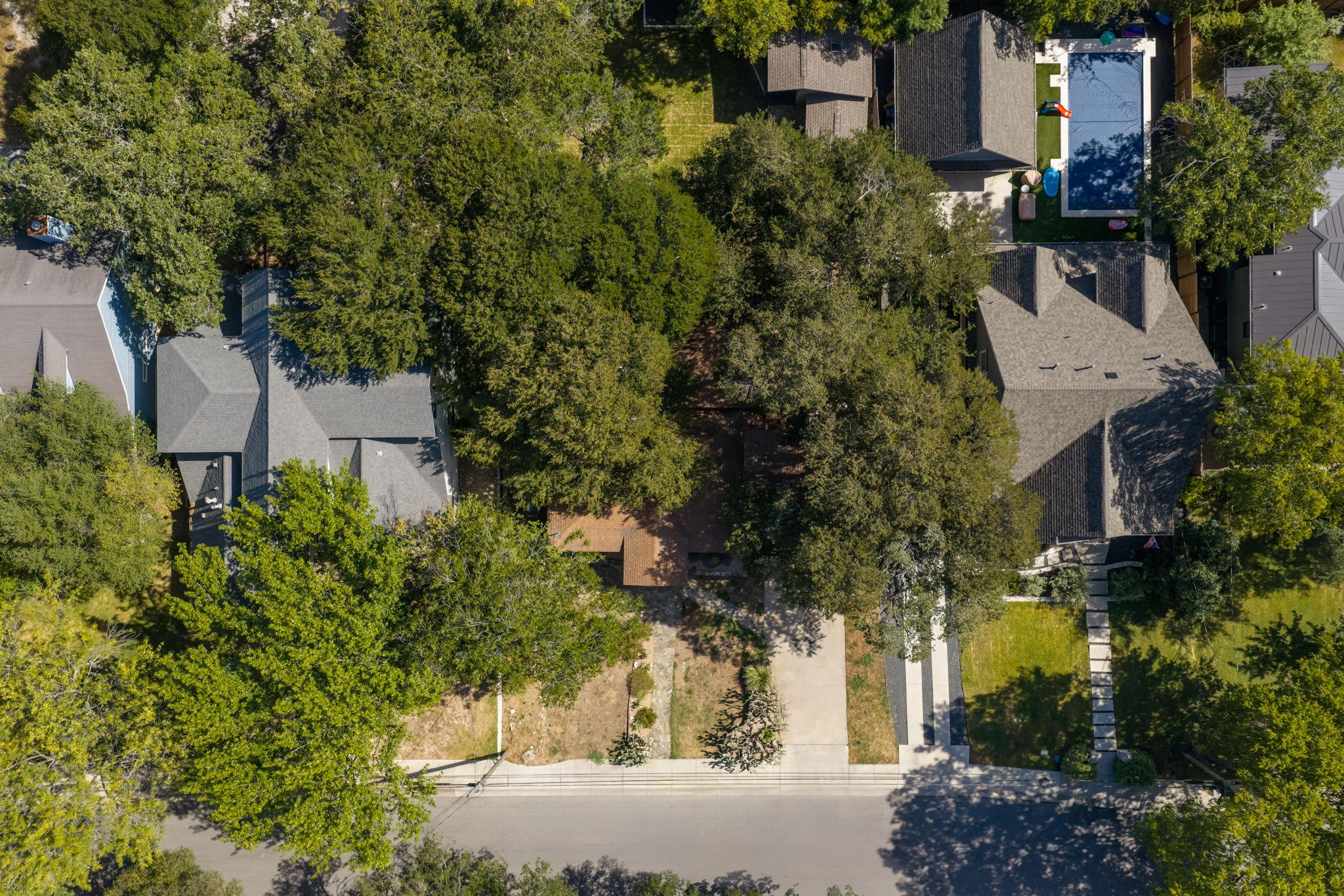 2500 W 12th ST