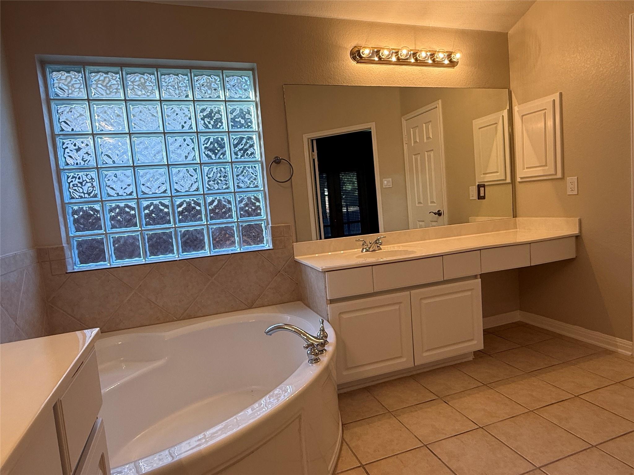2417 Arbor DR