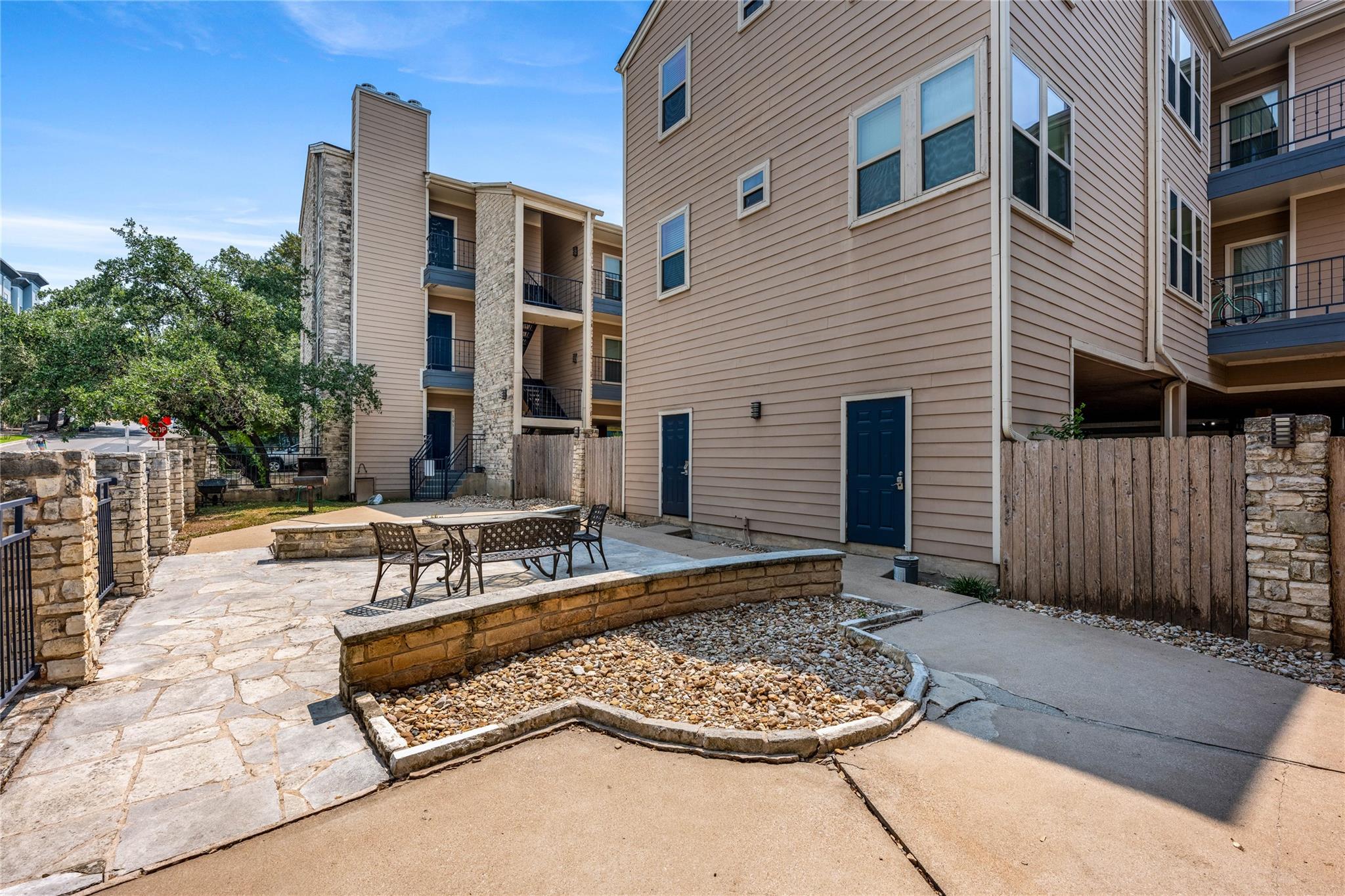 2414 Longview ST # 202