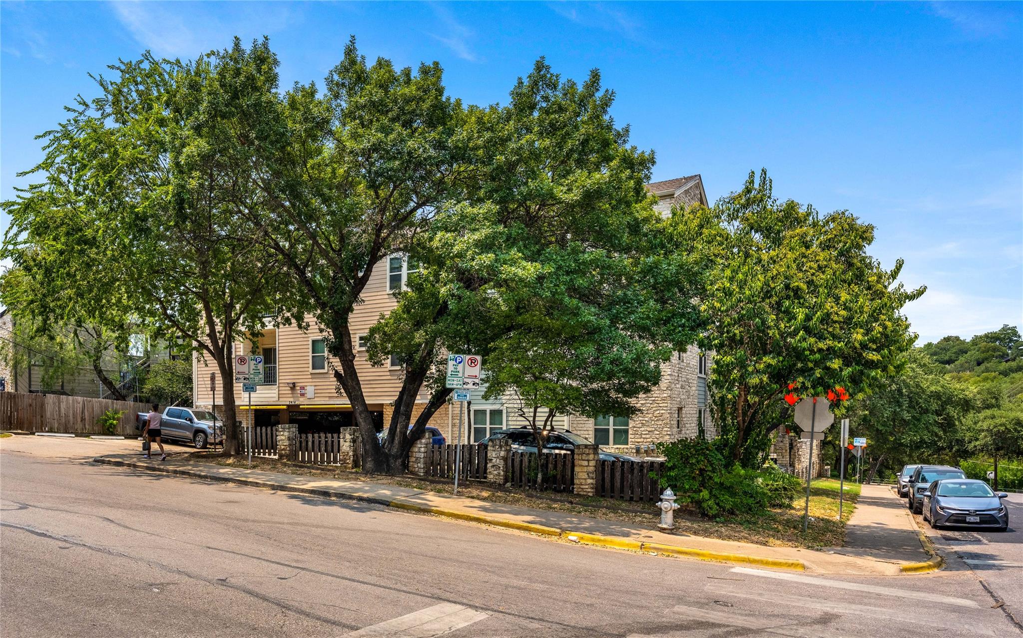 2414 Longview ST # 202