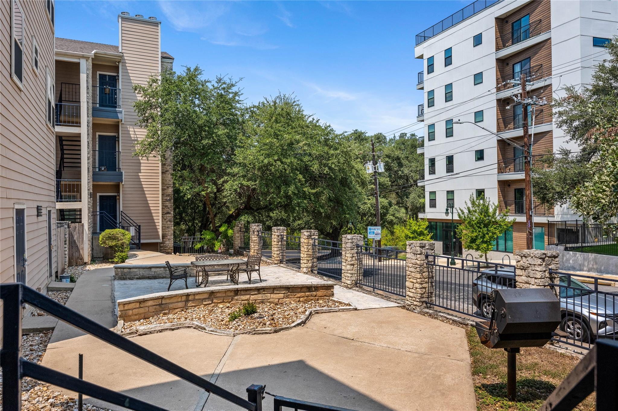 2414 Longview ST # 202