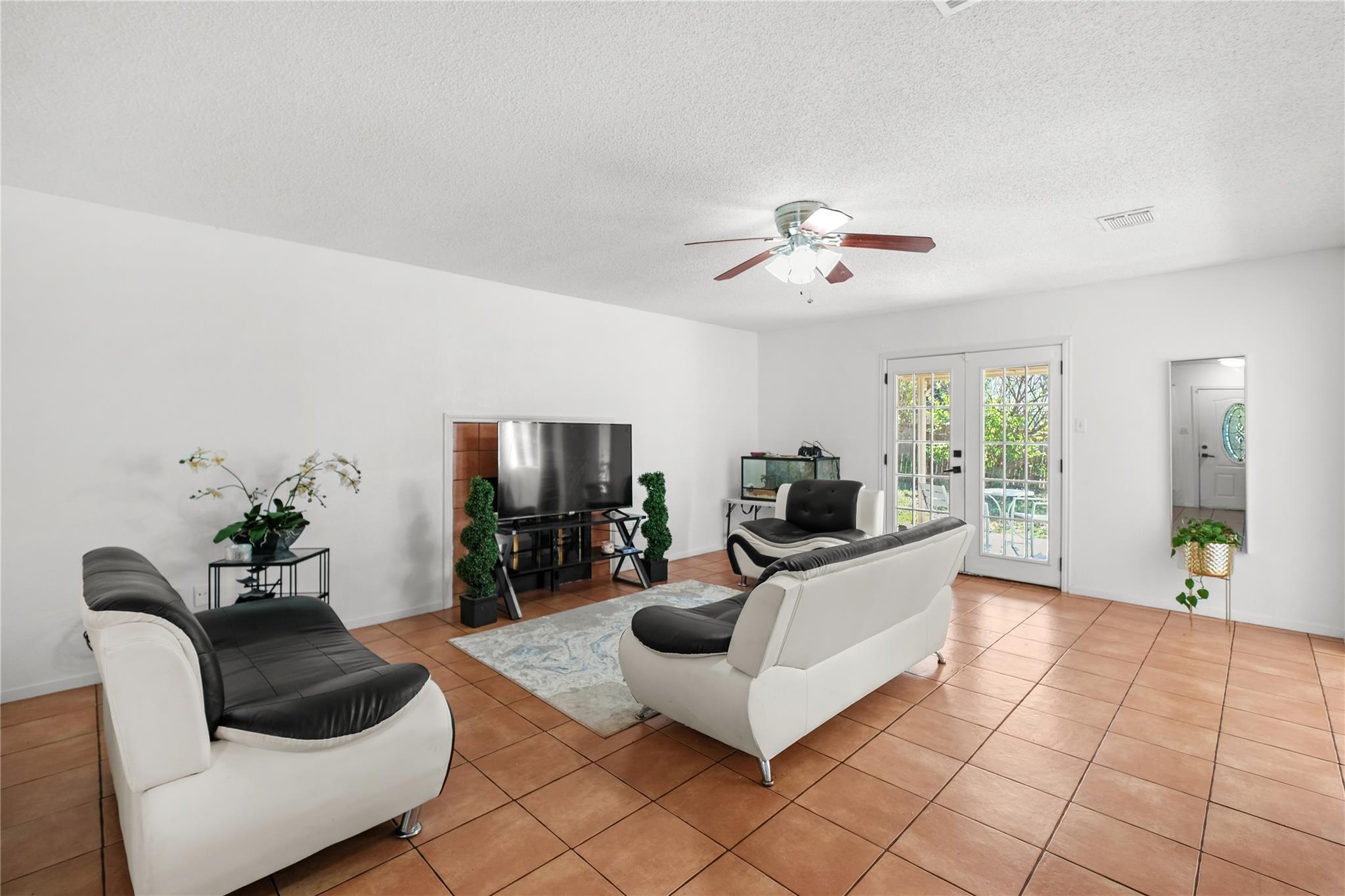 1207 Crupp CT