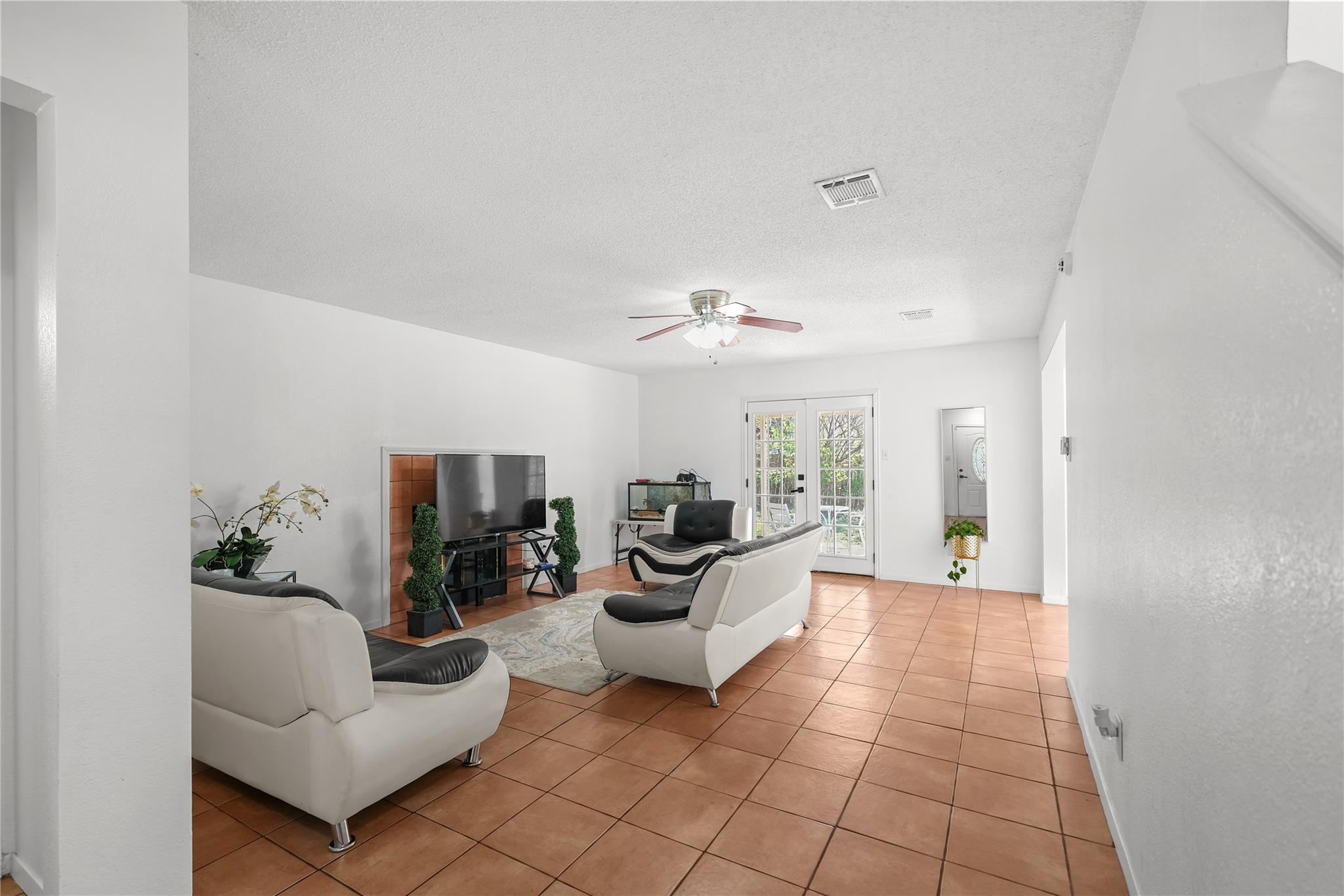 1207 Crupp CT