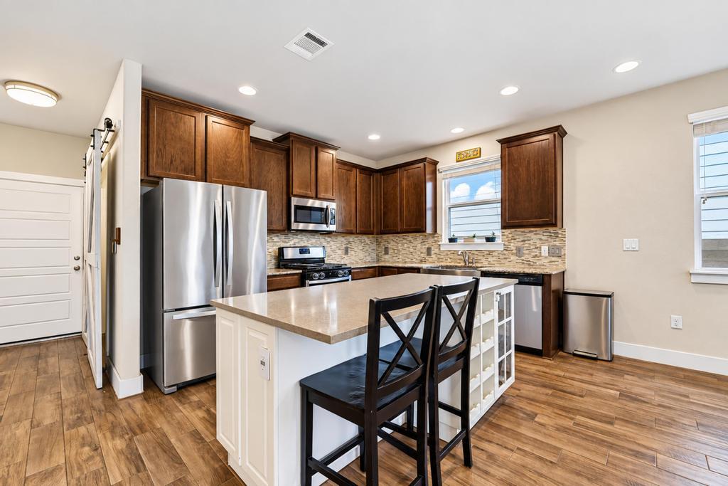 602 Bernstein ST # 18