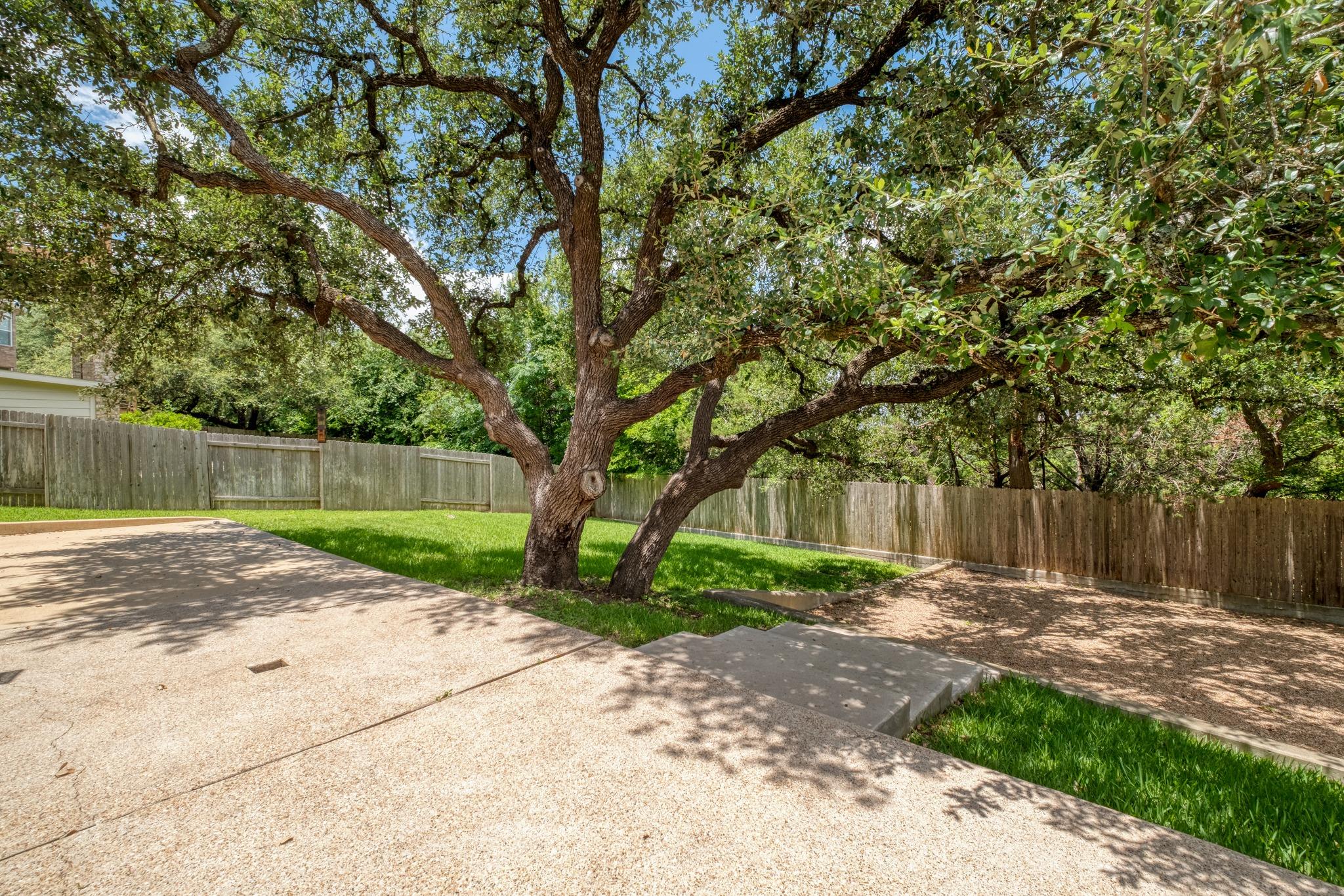 8311 Lofty LN