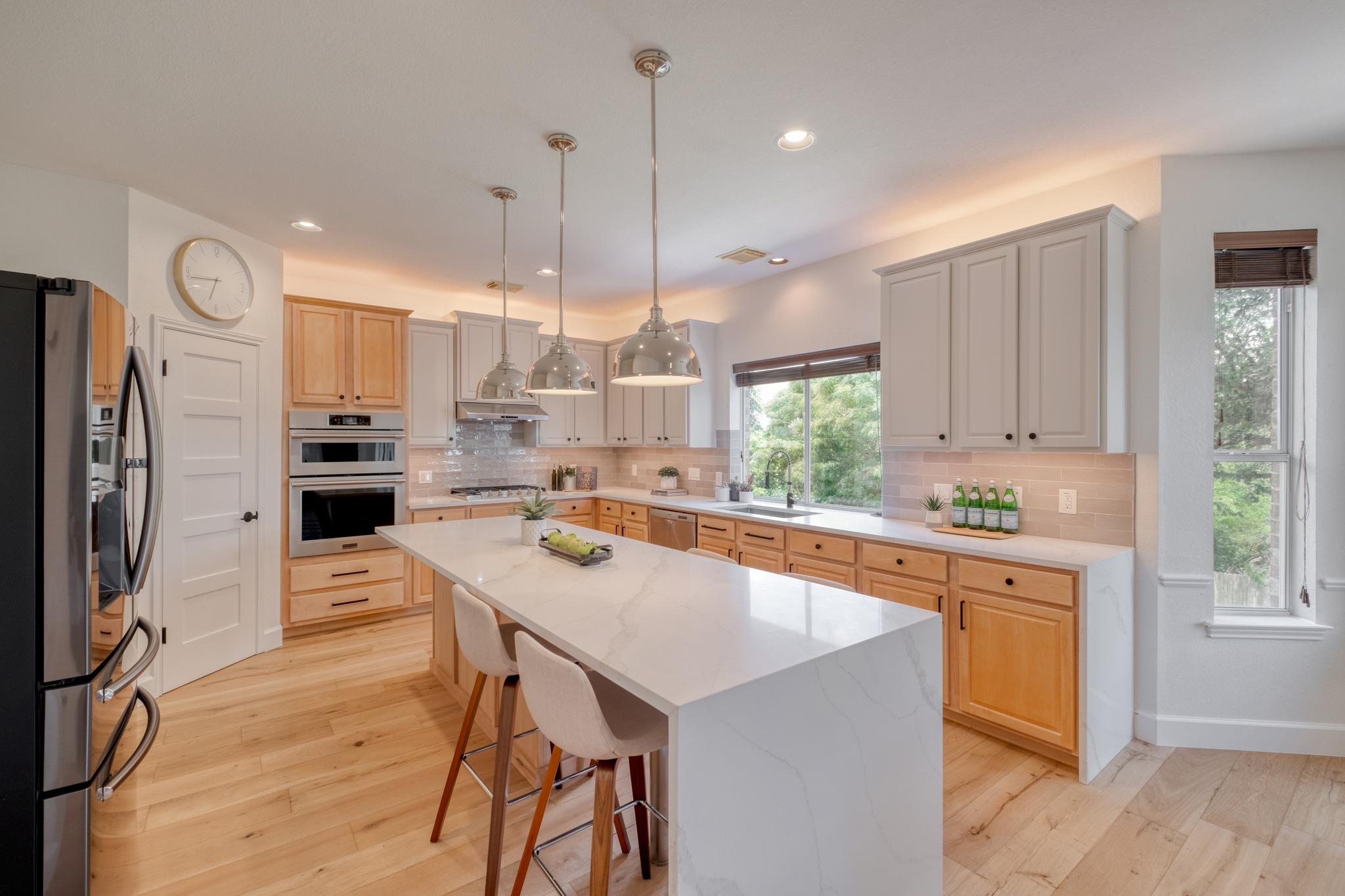 8311 Lofty LN