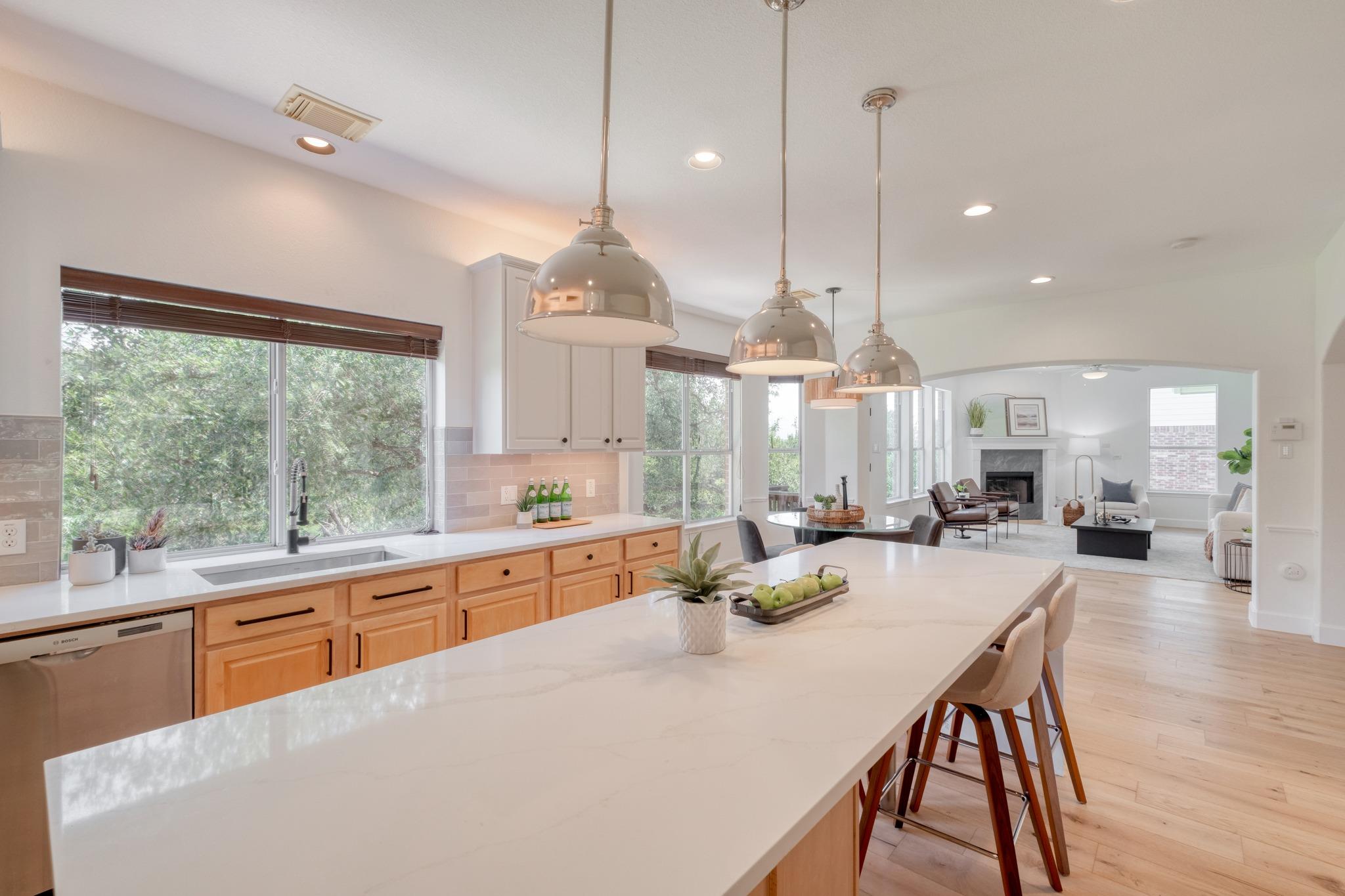 8311 Lofty LN
