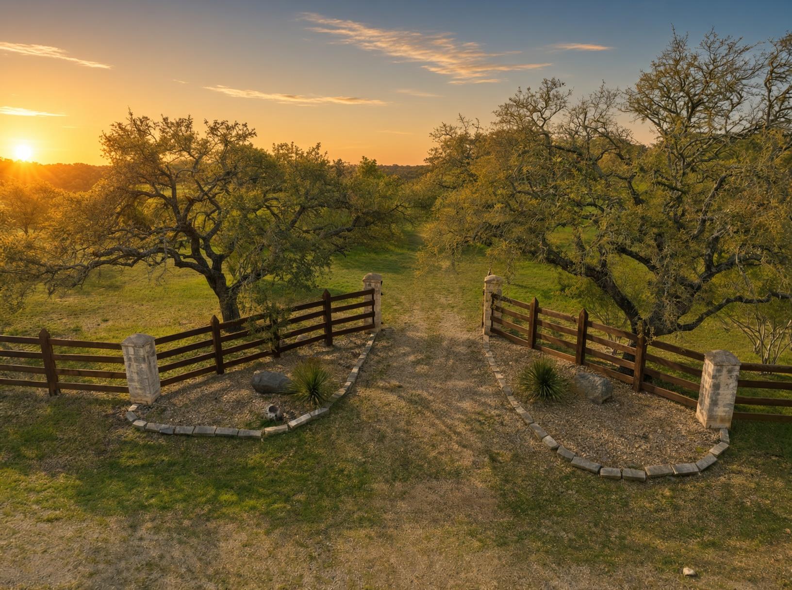 415 E Bartlett DR