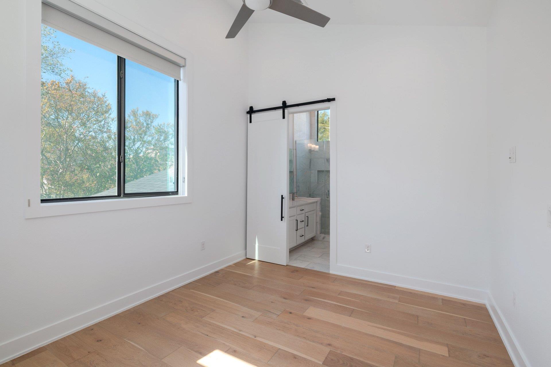 1104 E 2nd ST # 2