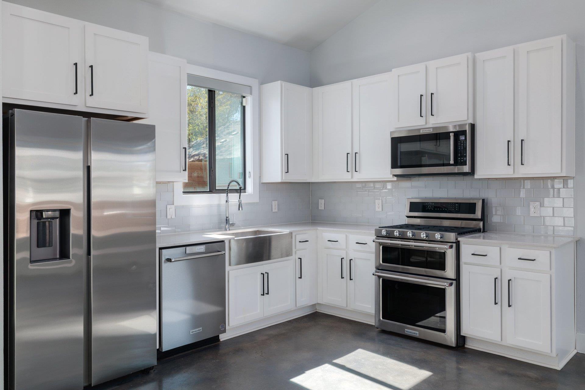 1104 E 2nd ST # 2