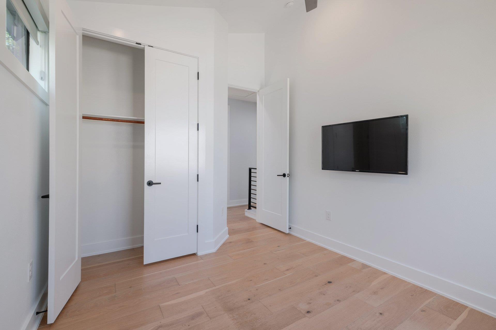 1104 E 2nd ST # 2