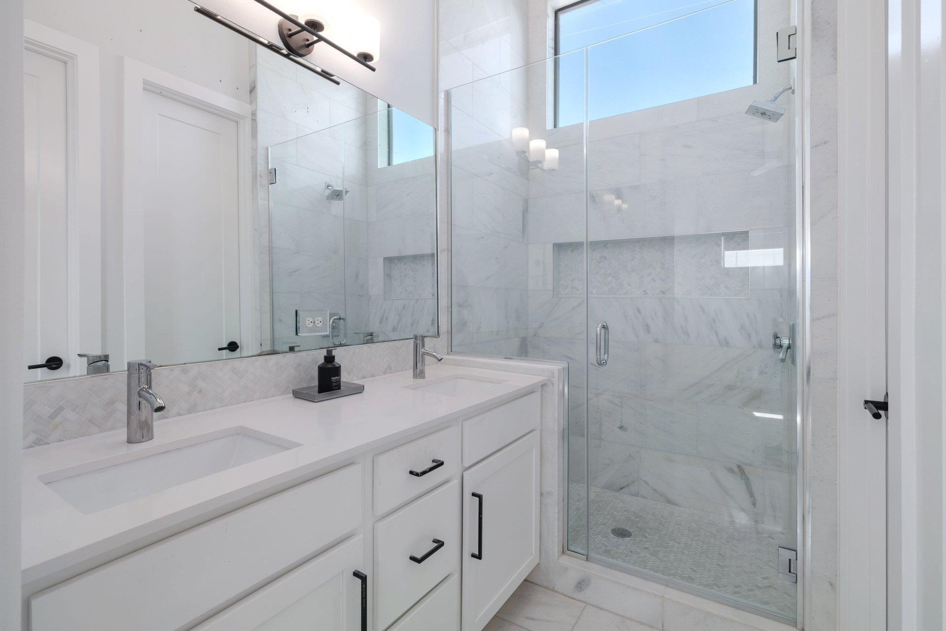 1104 E 2nd ST # 2