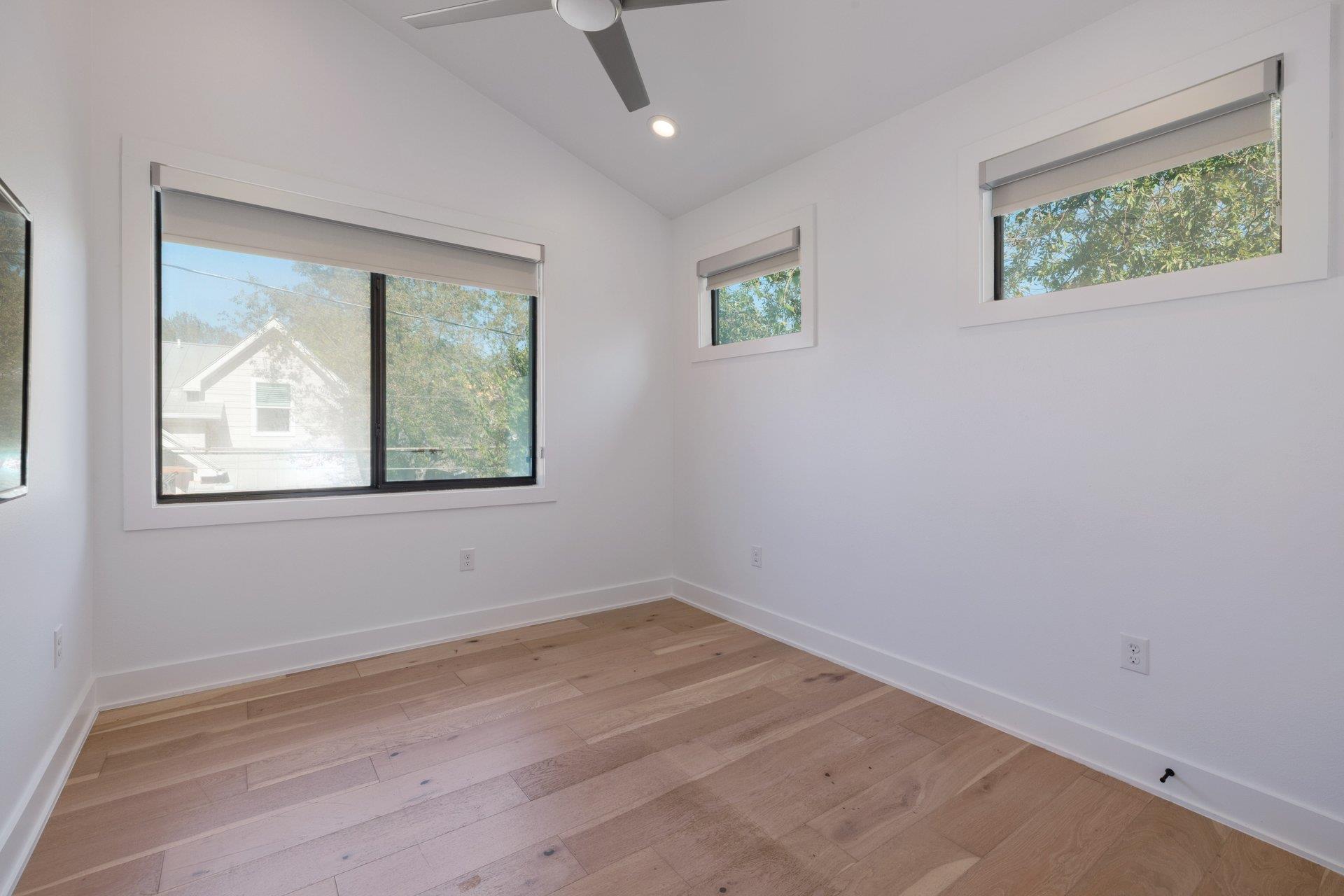 1104 E 2nd ST # 2