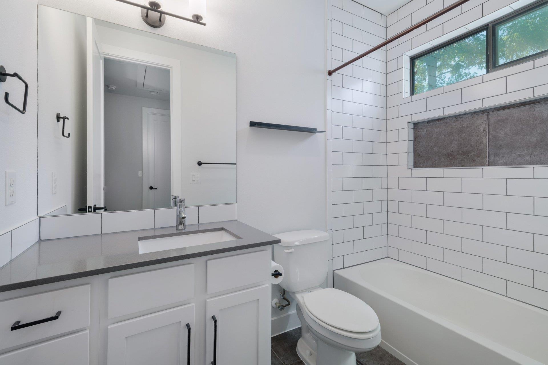 1104 E 2nd ST # 2