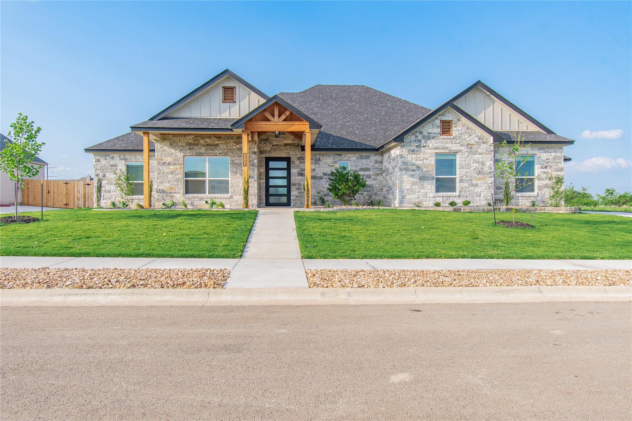 1713 Kellan DR