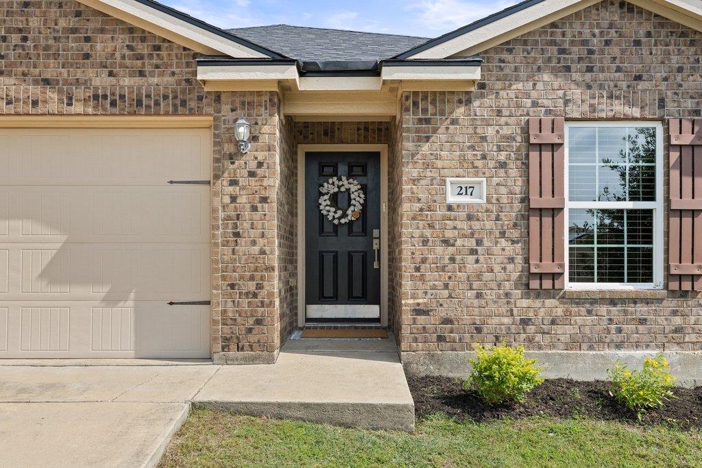 217 Farmer LN