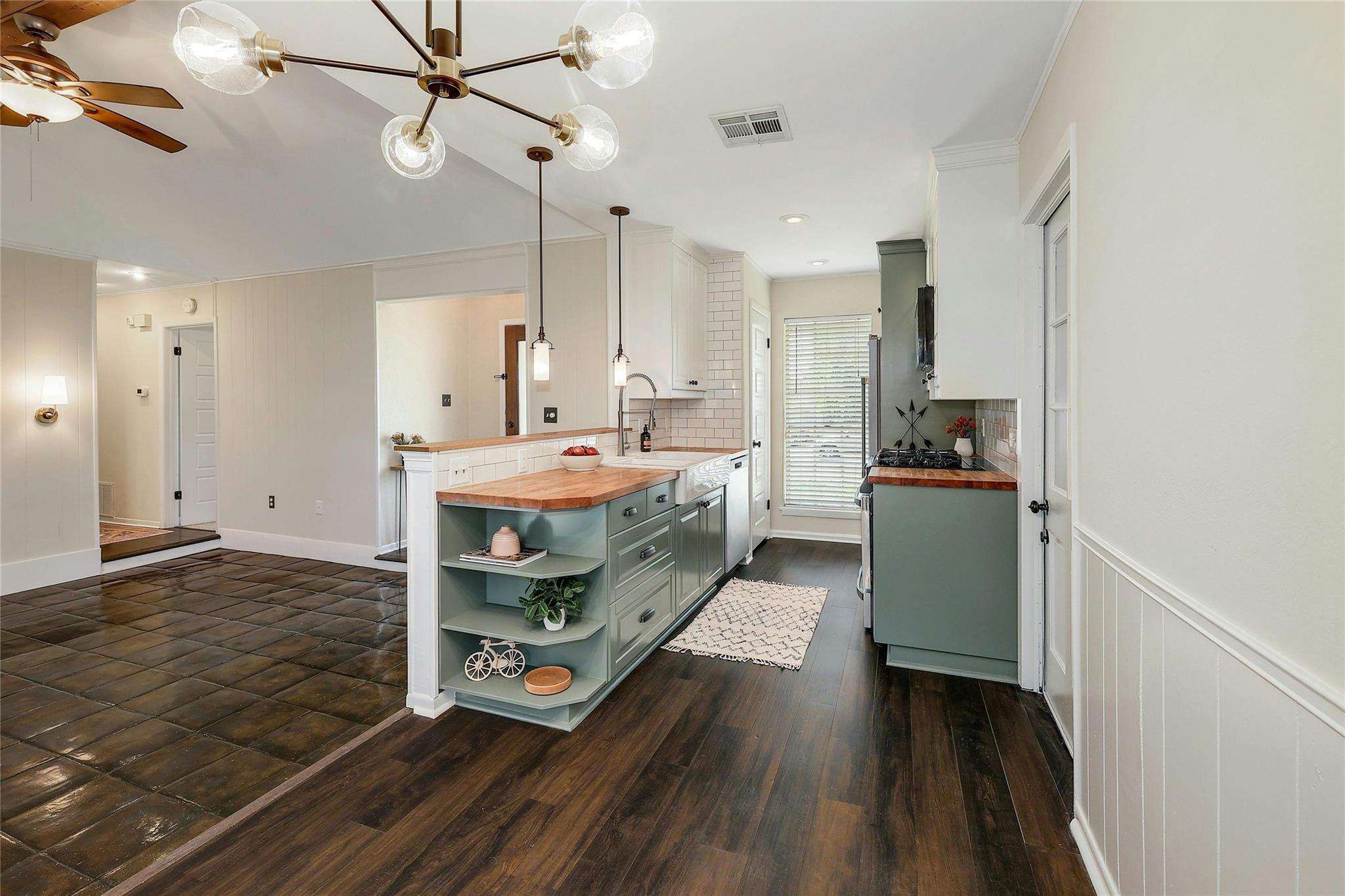 2106 Brandywine LN