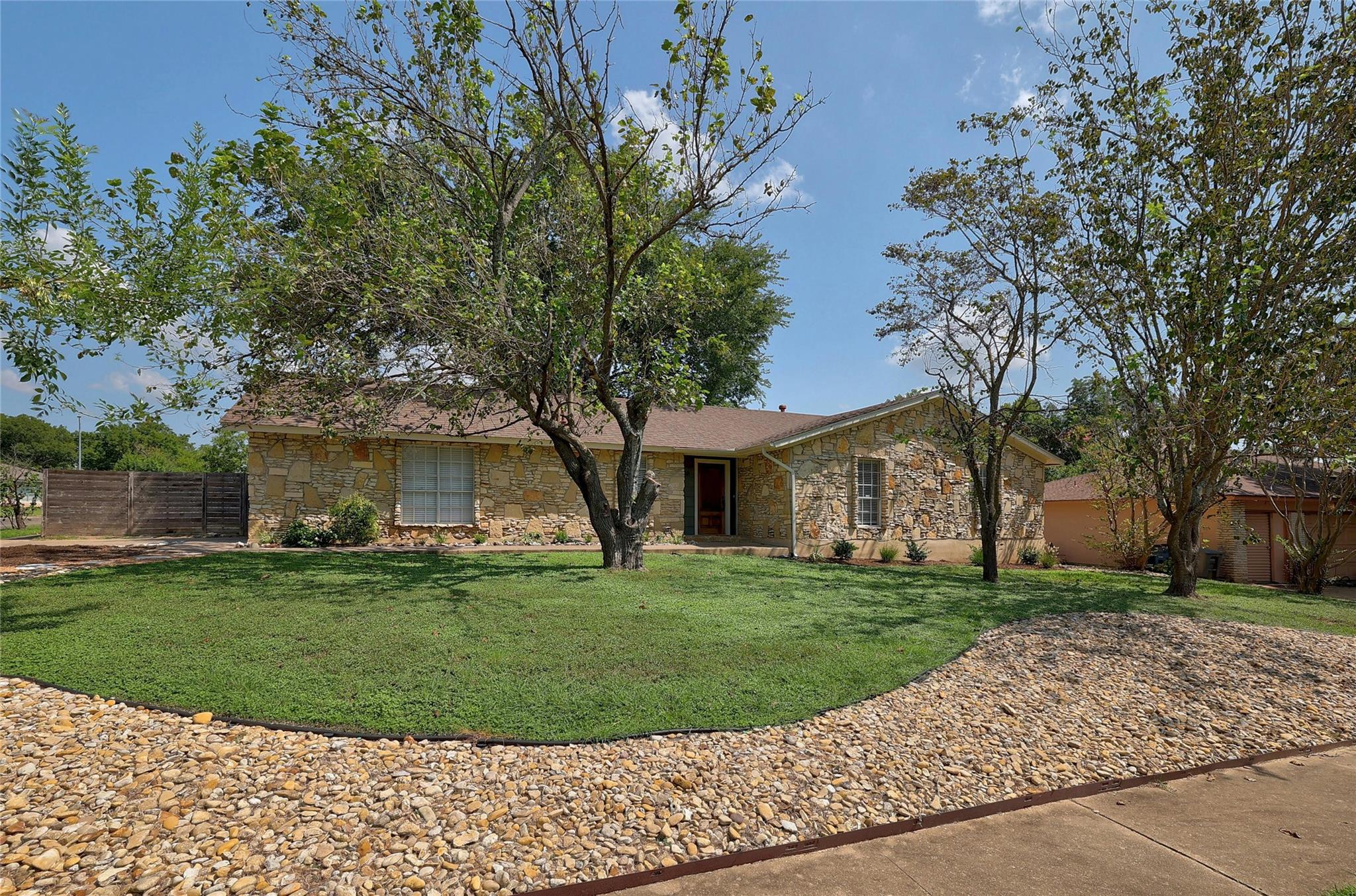 2106 Brandywine LN