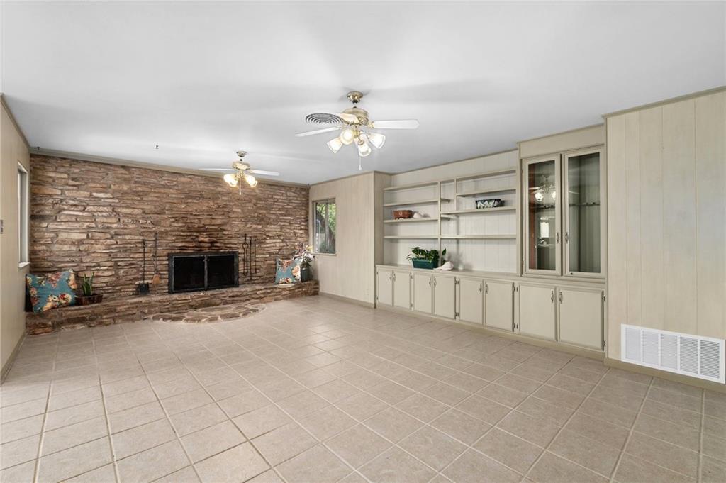 610 Lancelot WAY