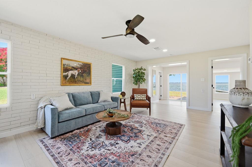 819 Lakeshore LOOP