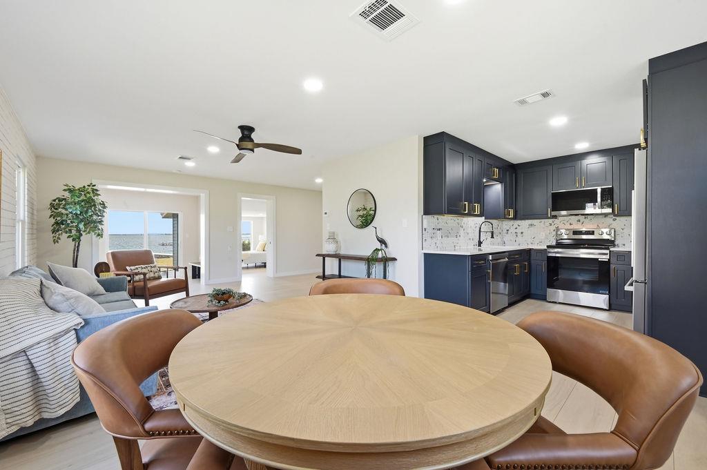 819 Lakeshore LOOP