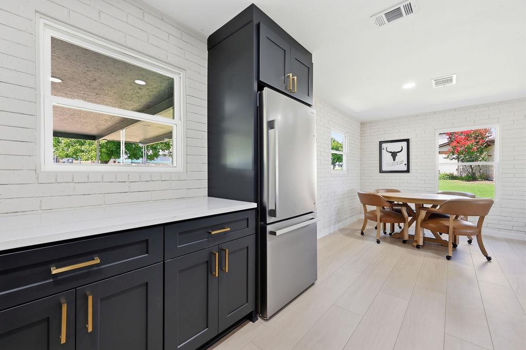 819 Lakeshore LOOP