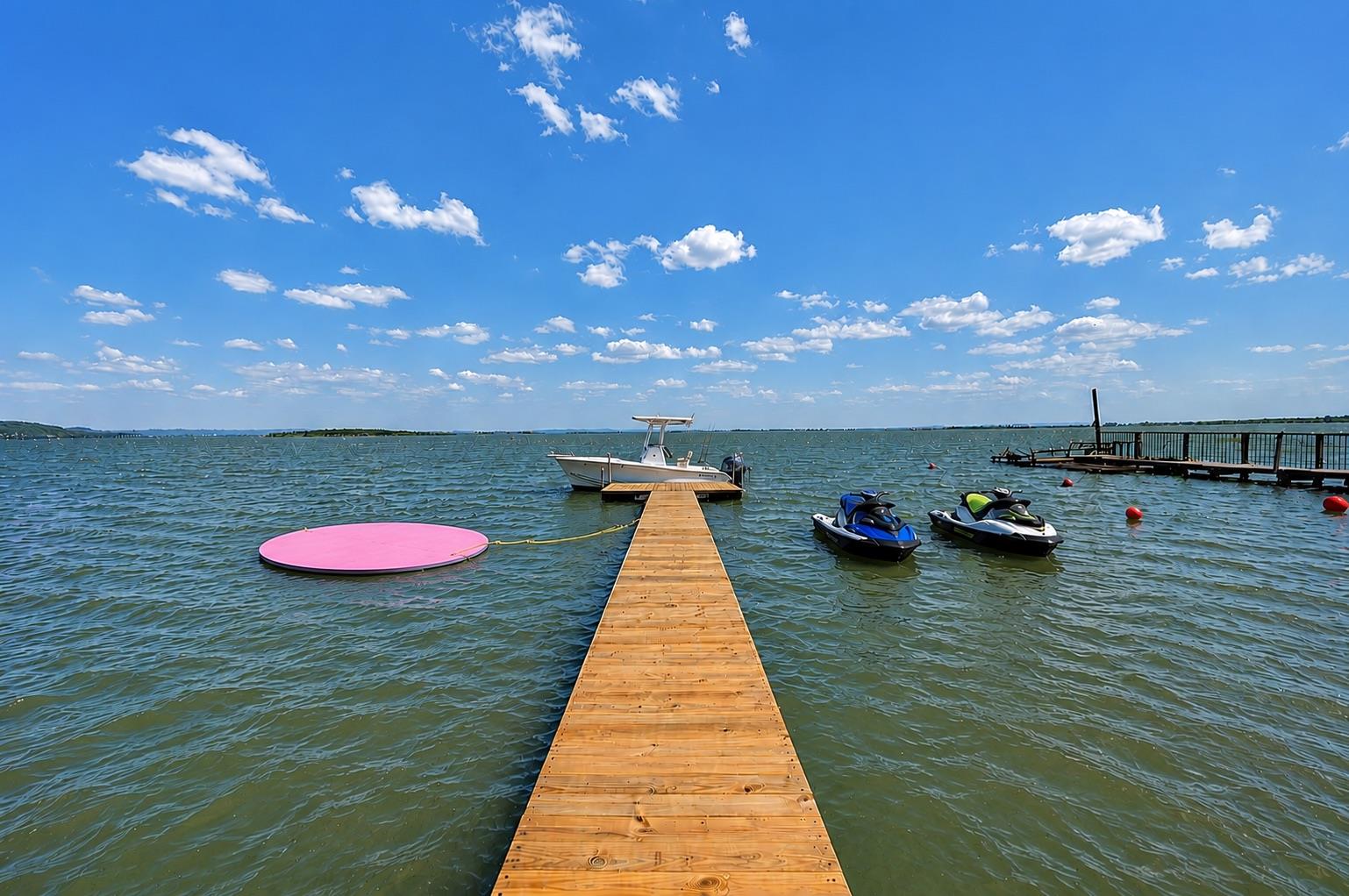 819 Lakeshore LOOP