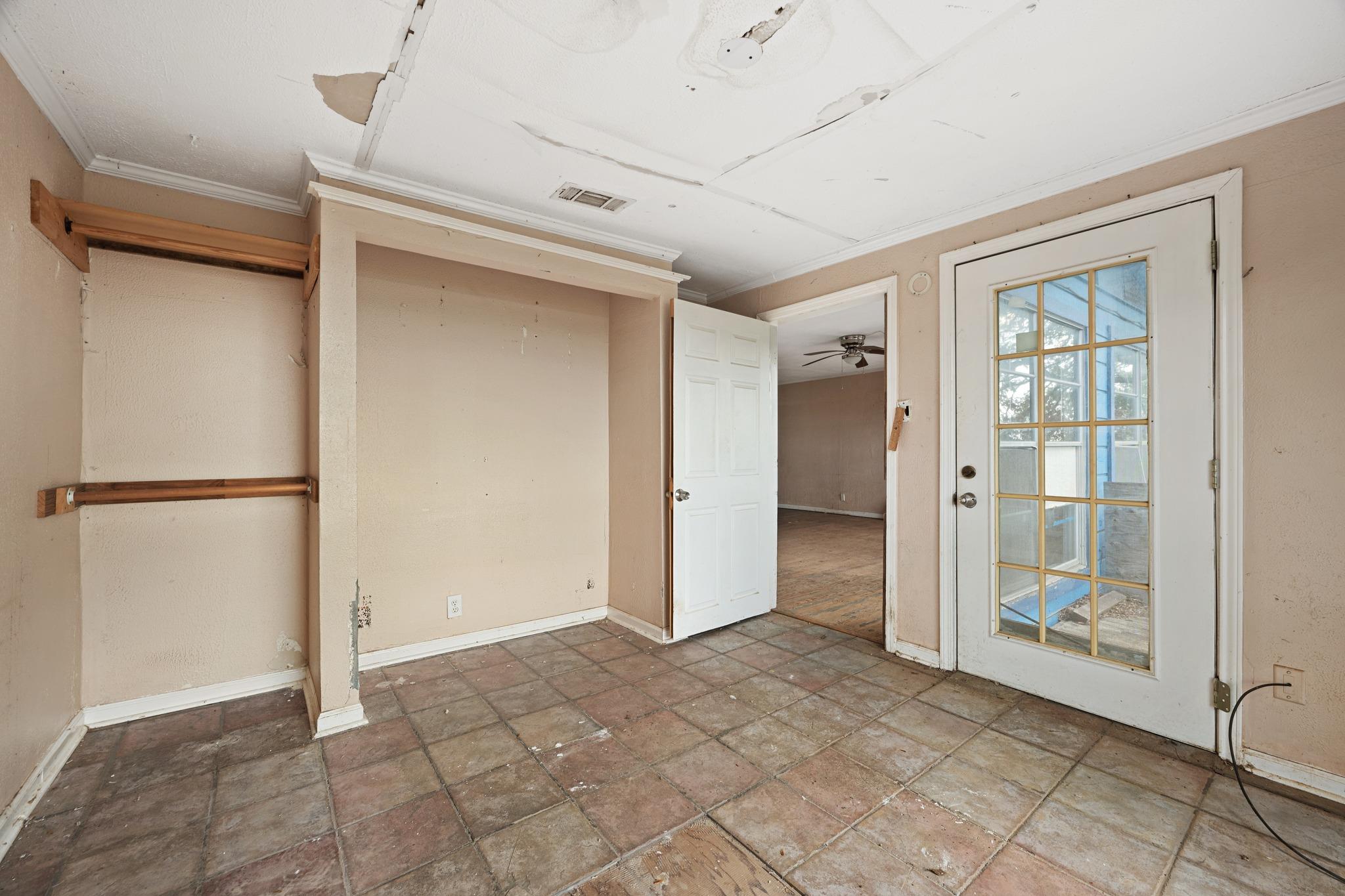 11013 W Lakeview DR