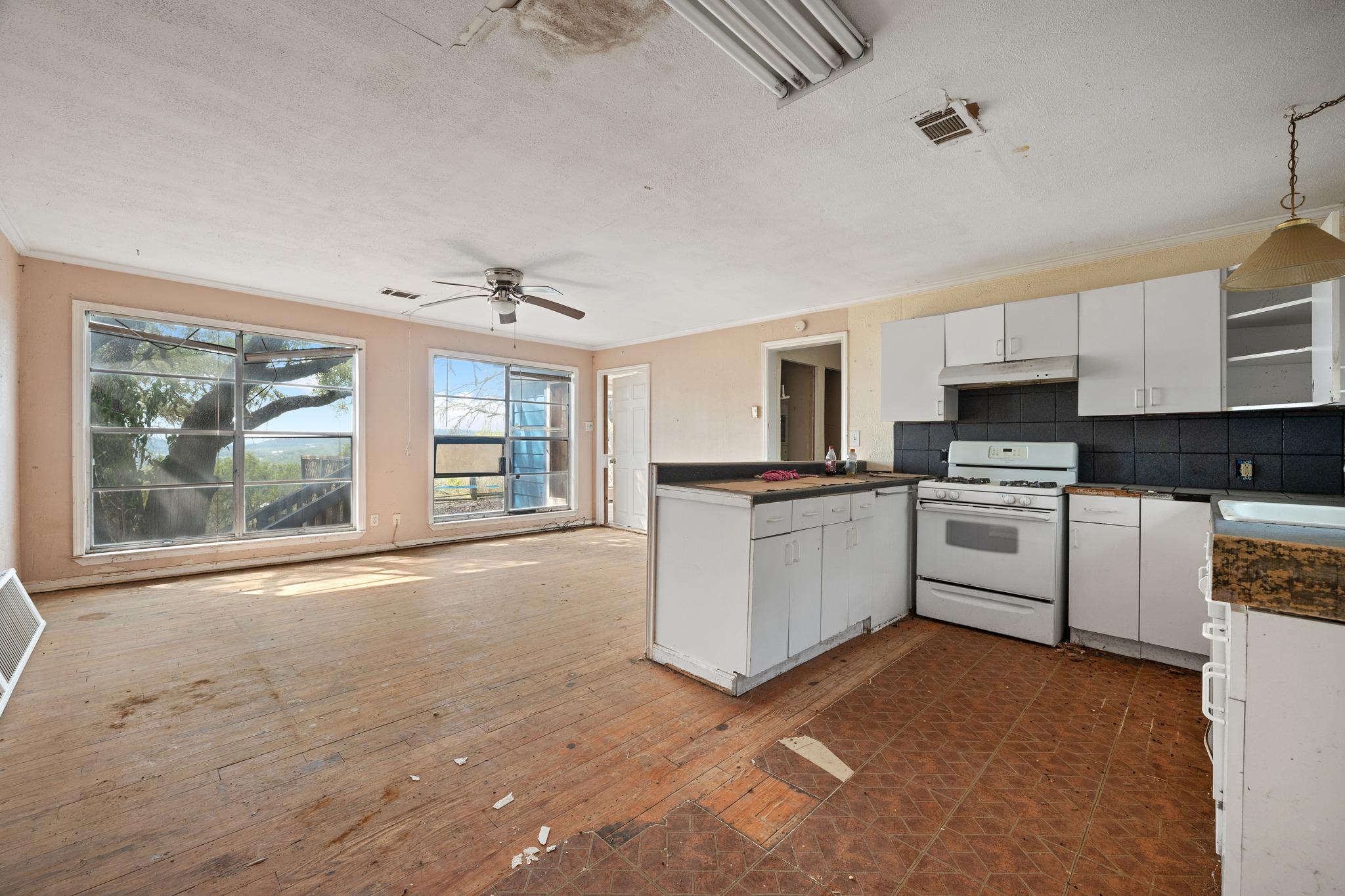 11013 W Lakeview DR