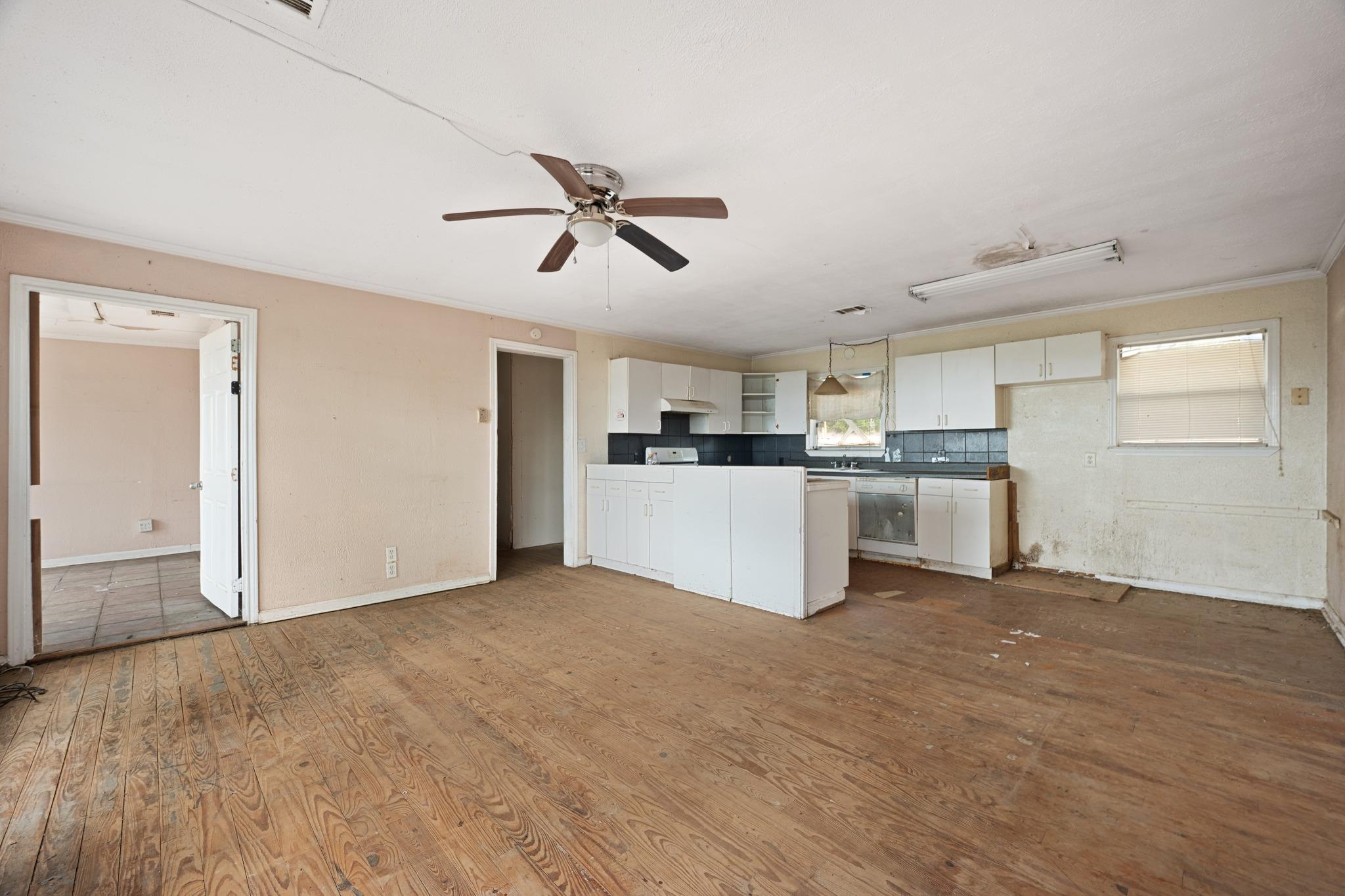 11013 W Lakeview DR