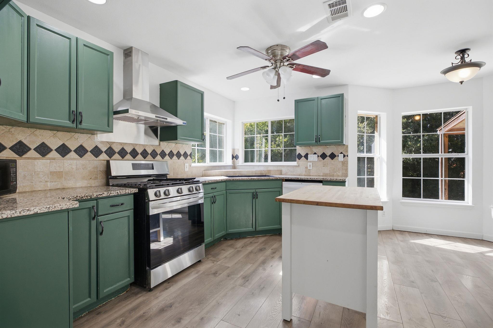 703 Post Oak CIR