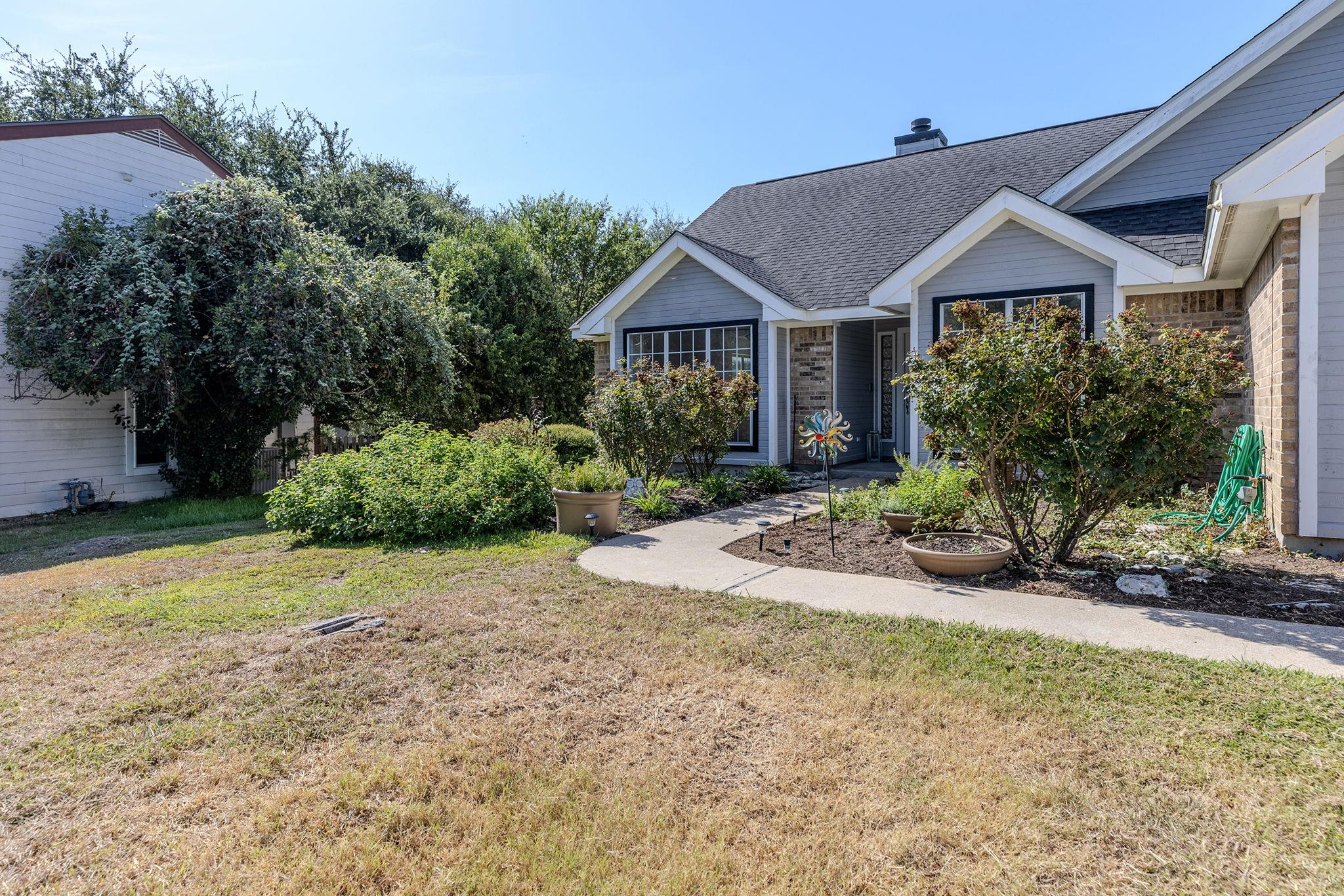 703 Post Oak CIR