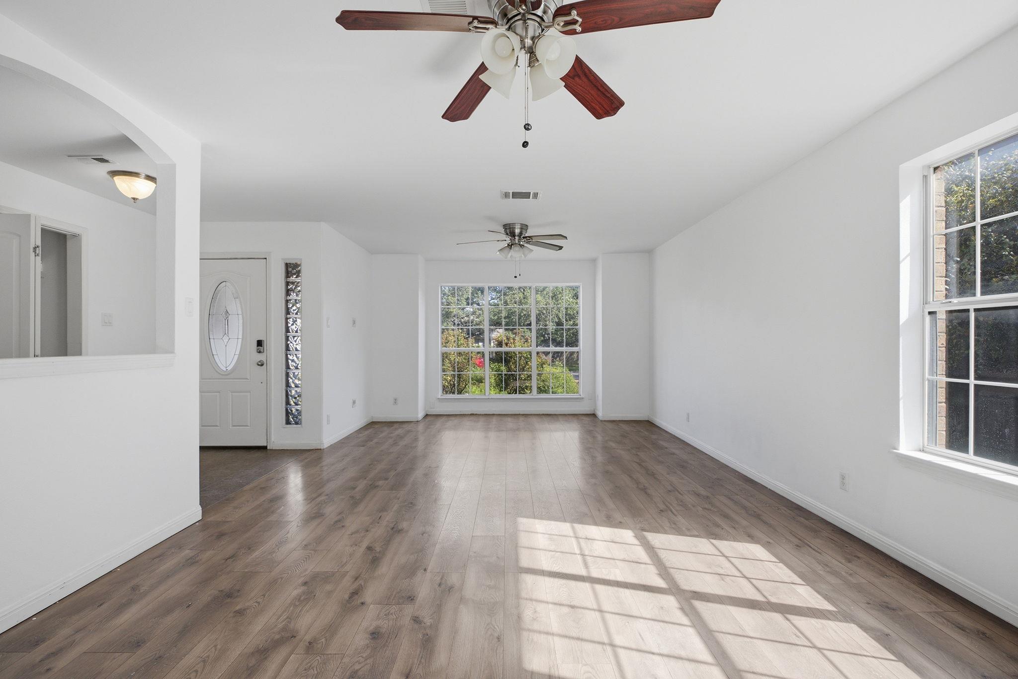 703 Post Oak CIR
