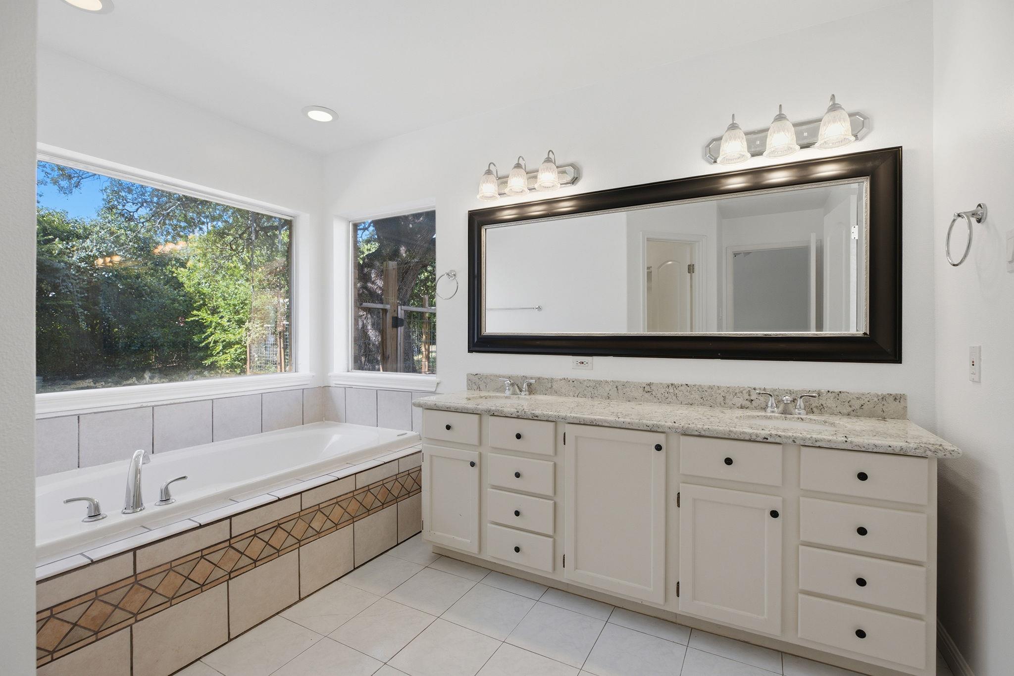 703 Post Oak CIR