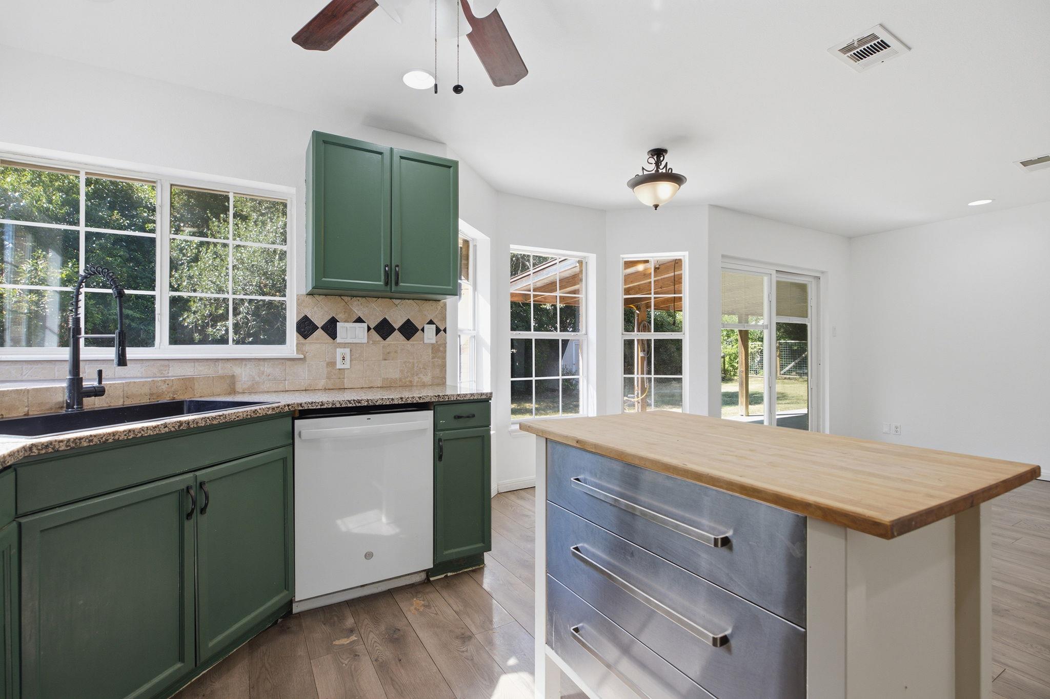 703 Post Oak CIR