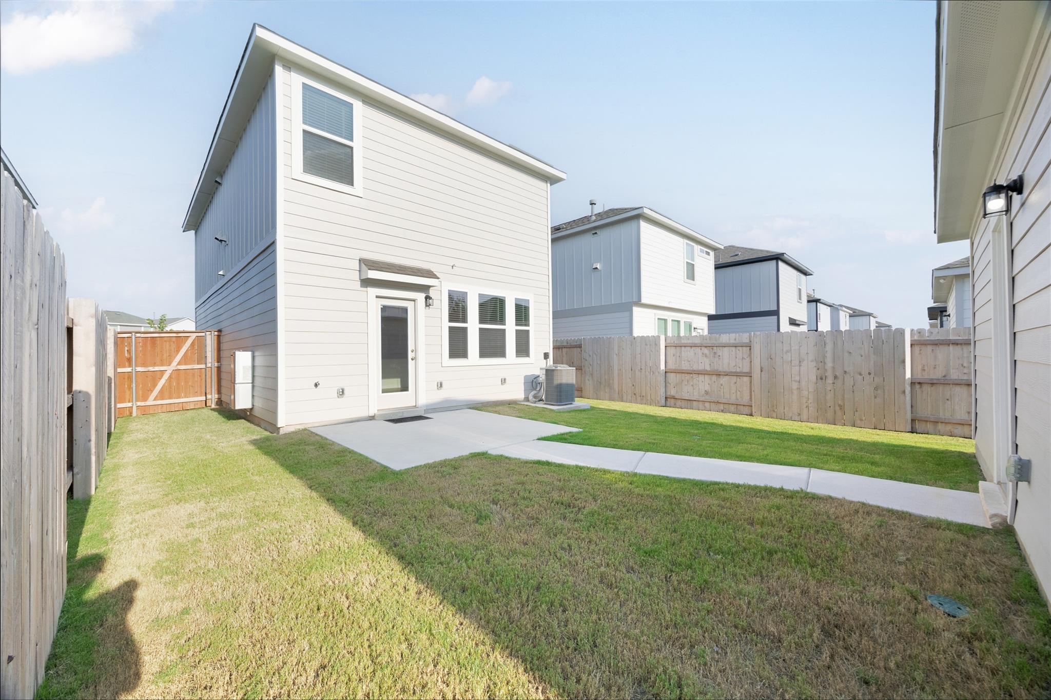 2412 Jack Nora WAY
