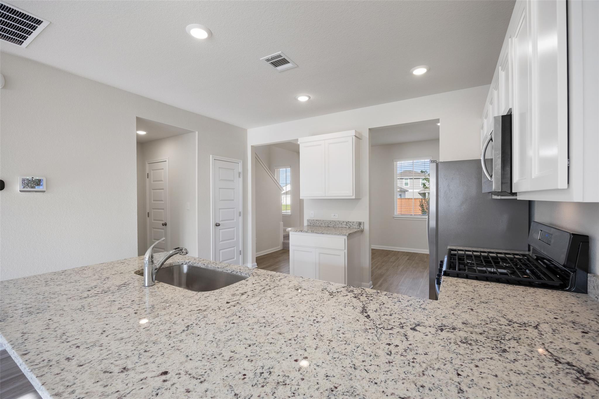 2412 Jack Nora WAY