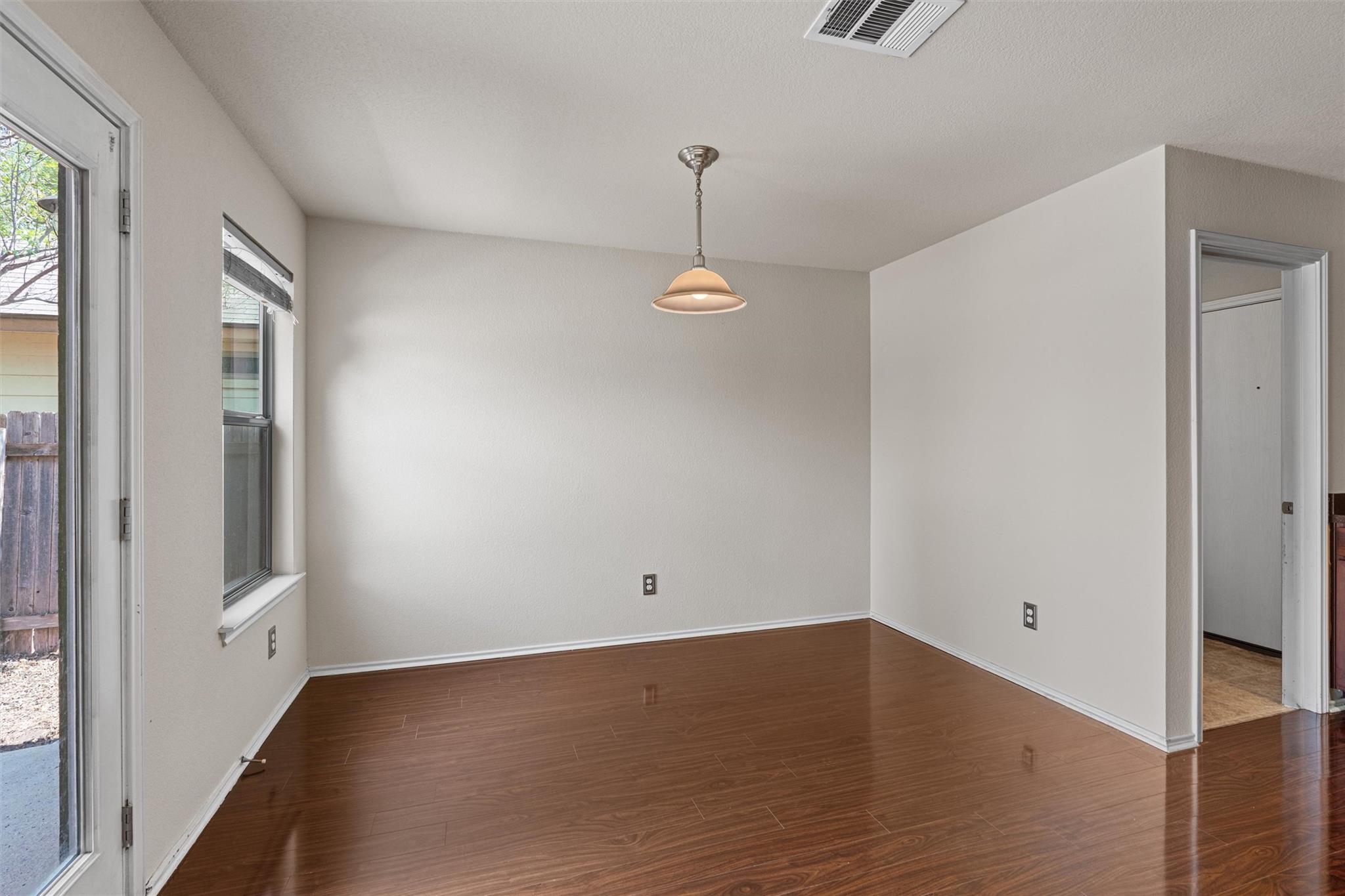 15012 Parrish LN