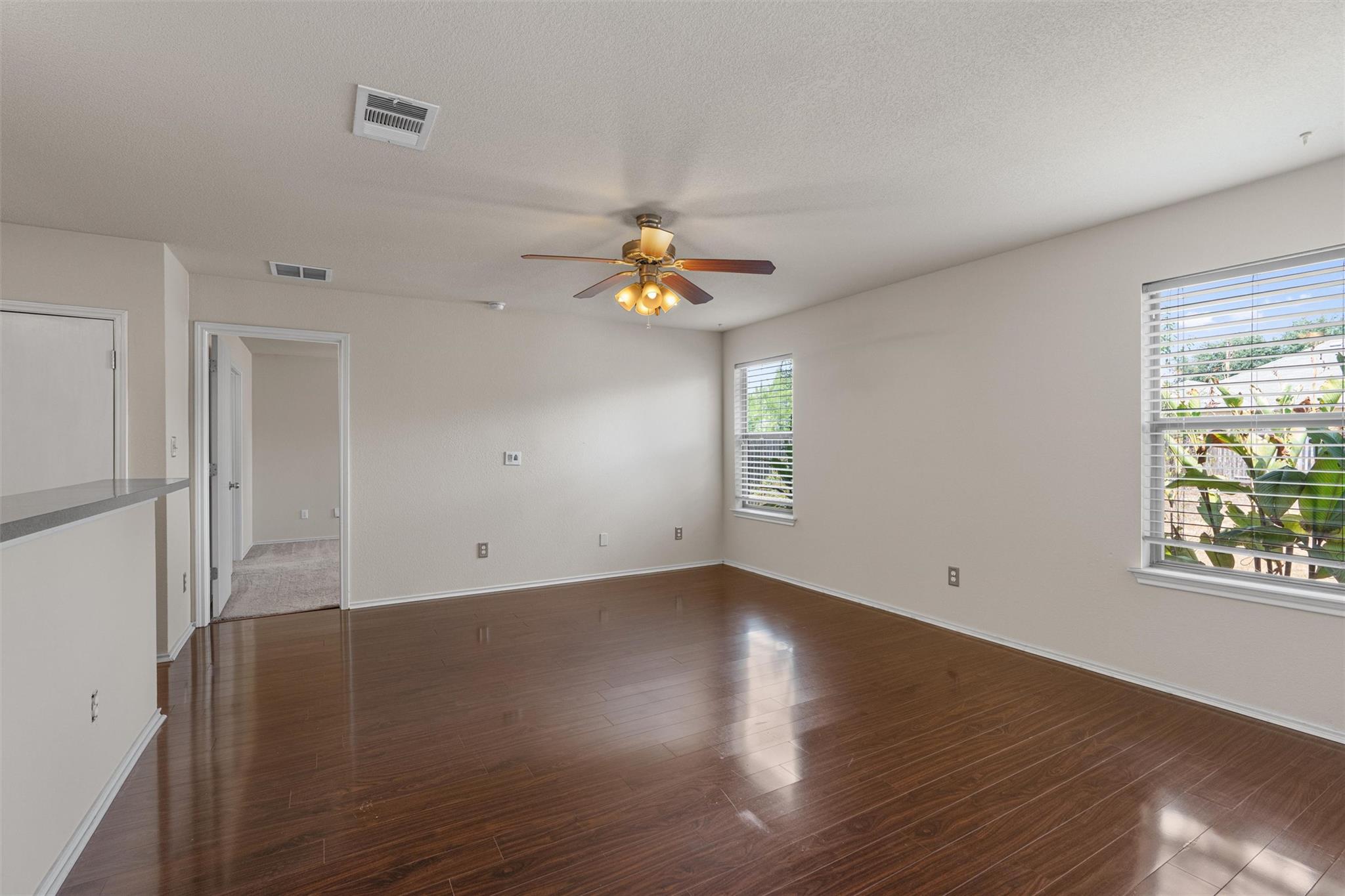 15012 Parrish LN