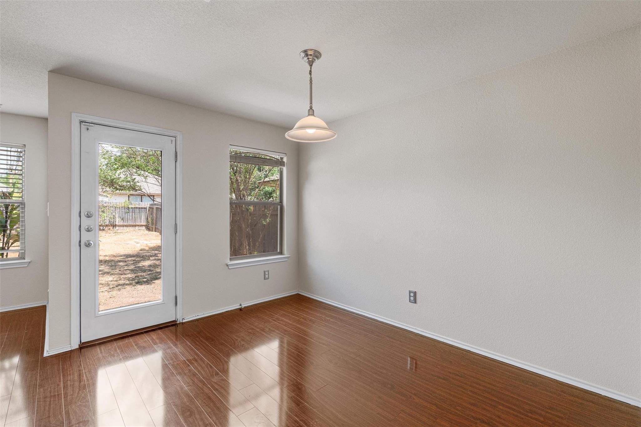 15012 Parrish LN