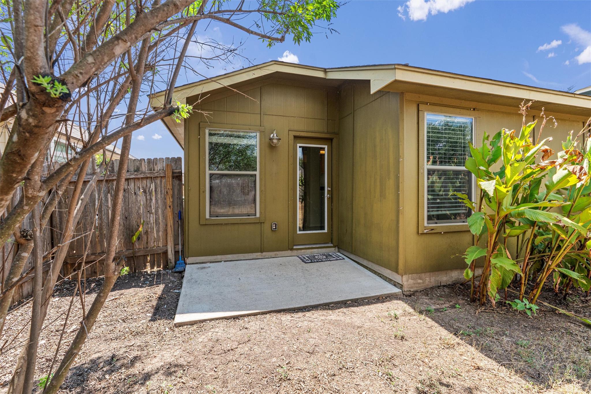 15012 Parrish LN