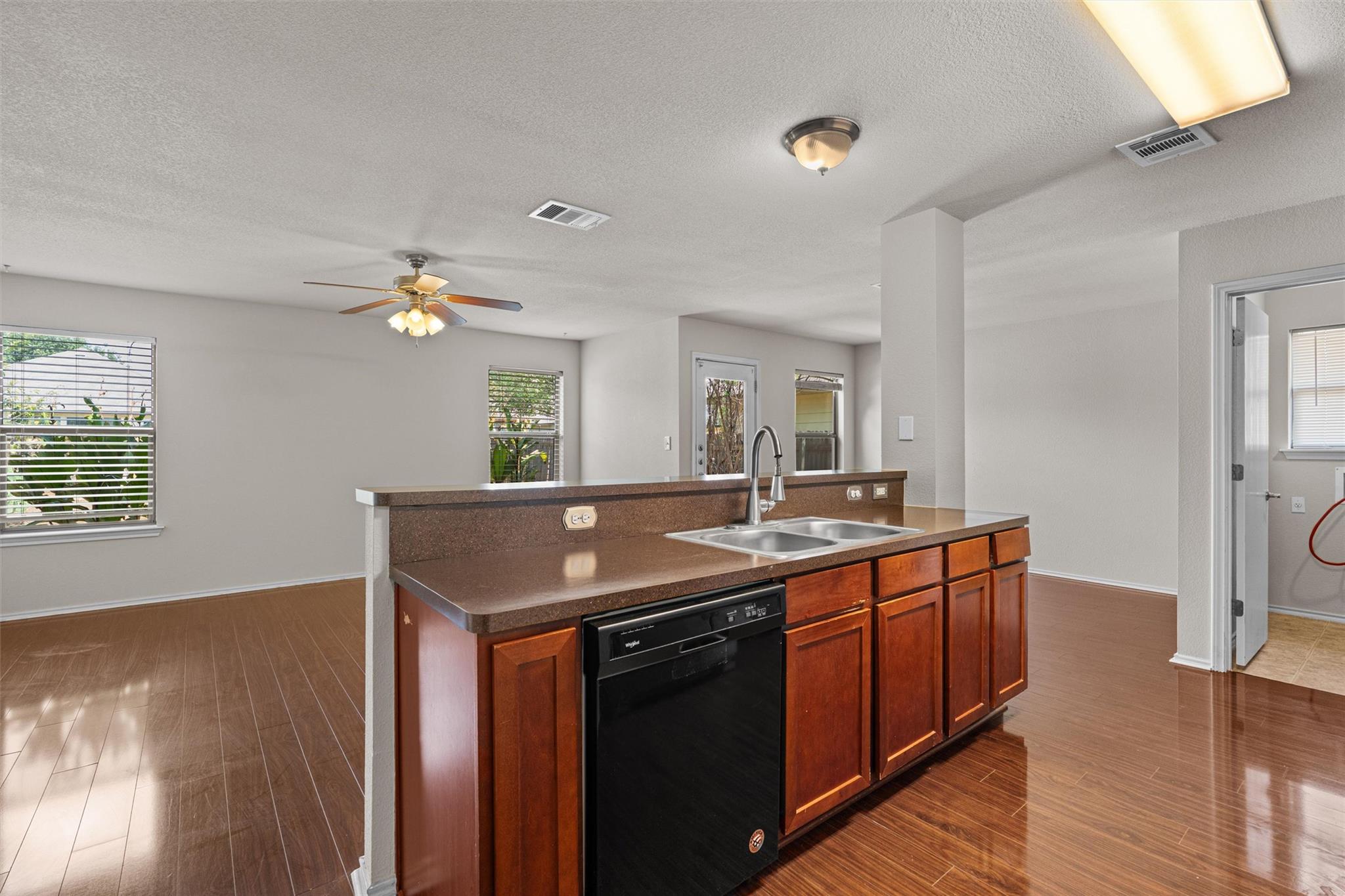 15012 Parrish LN