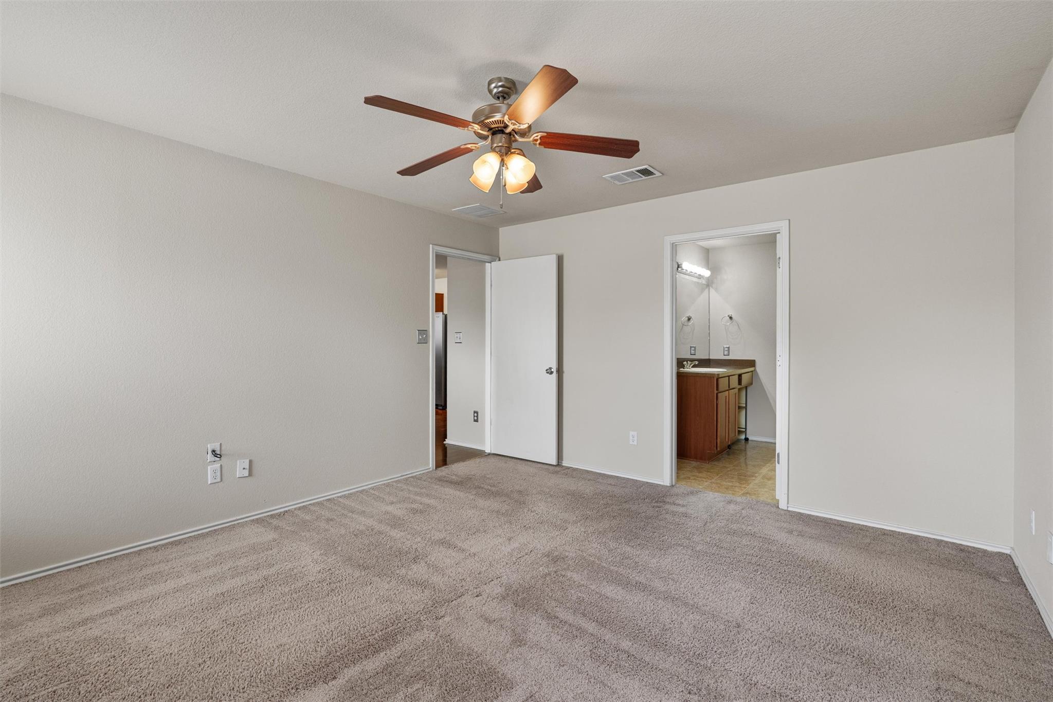 15012 Parrish LN
