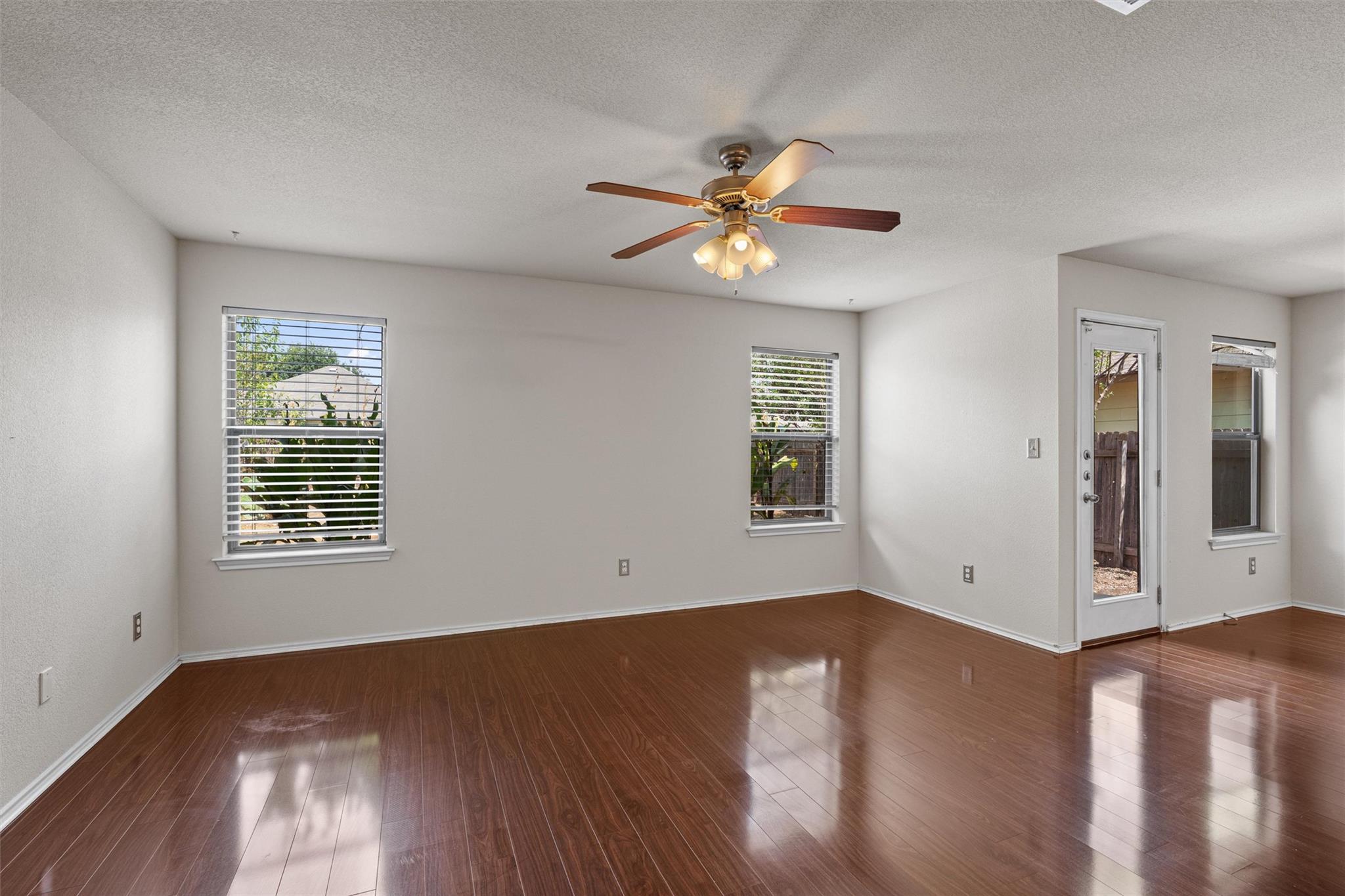 15012 Parrish LN